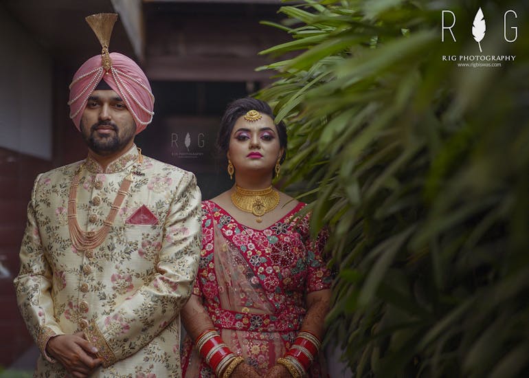 sikh wedding couple