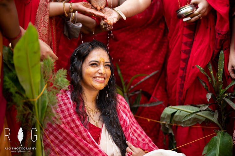candid wedding moments