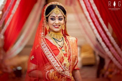bengali bride photoshoot pose