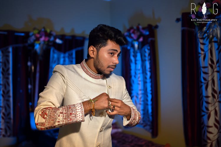 getting ready groom shots