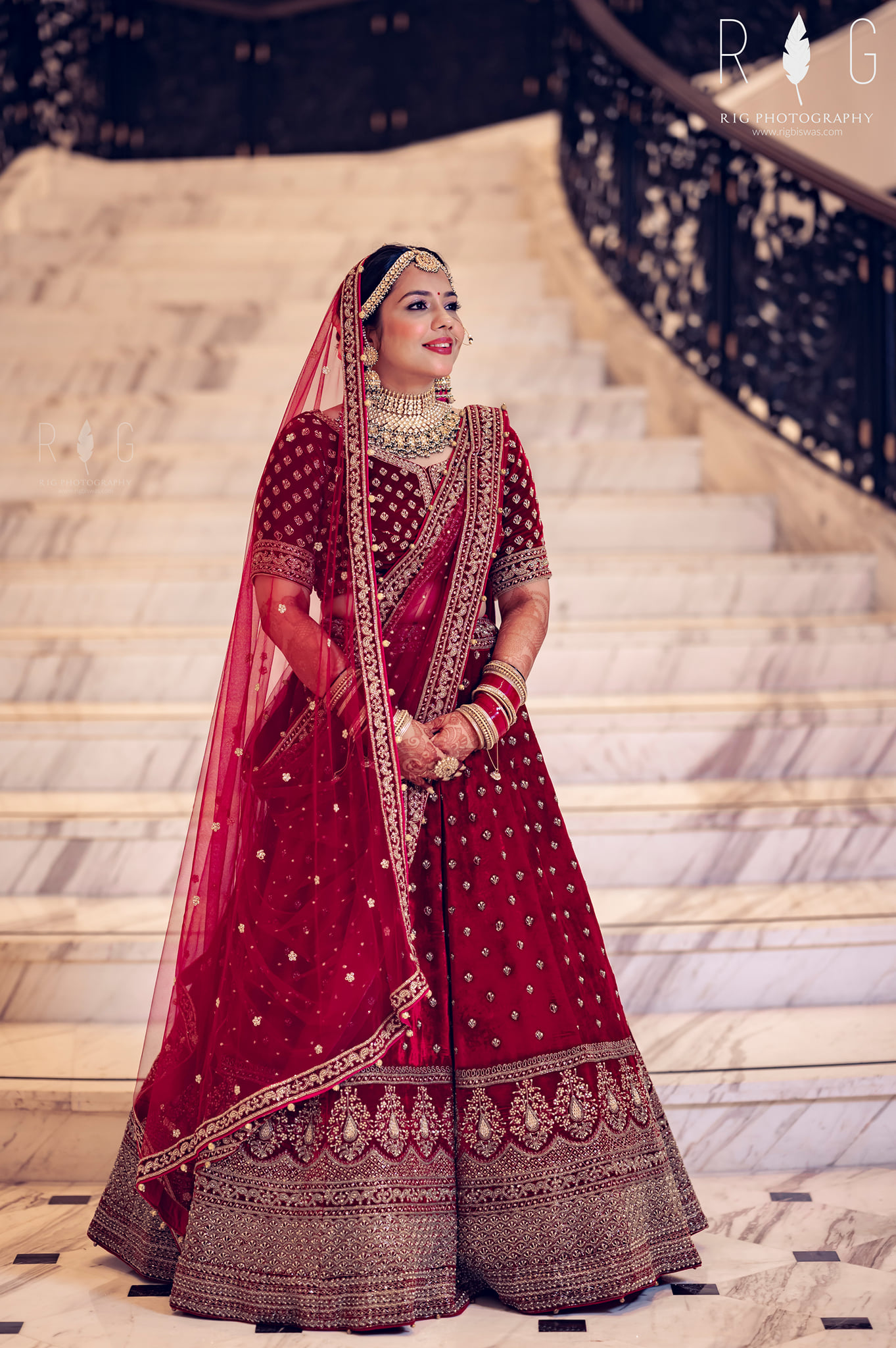 Here Are Some Dazzling Indian Bridal Photoshoot Poses for Every Brides  Wedding Album