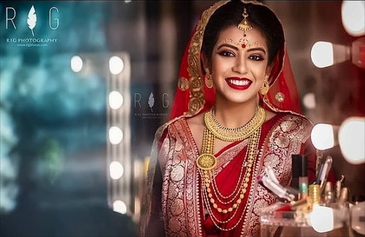 Impressive layered necklace of Bengali women.