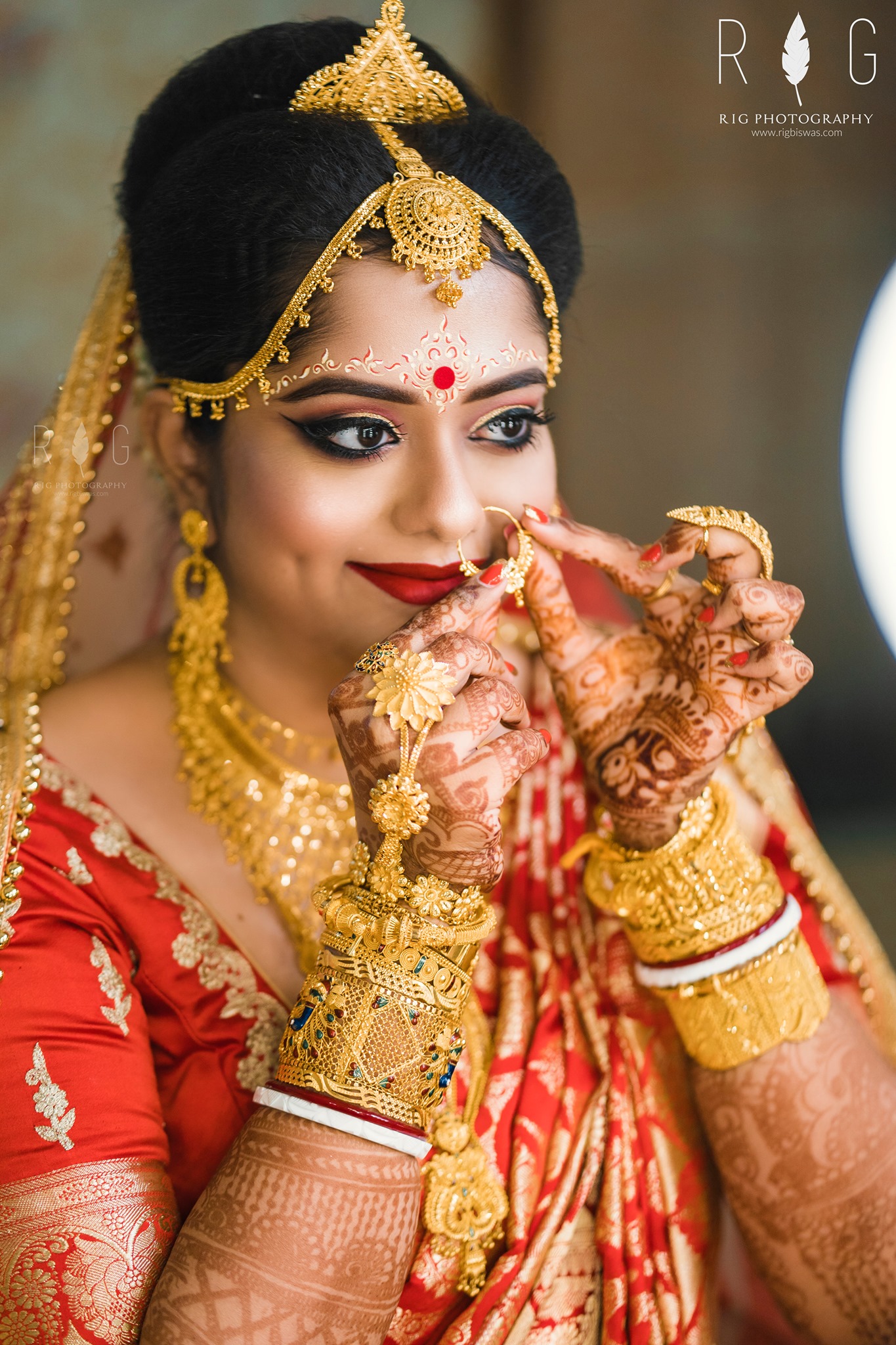 Hindu Wedding Photography Poses  Beautiful Poses For A Hindu Bride