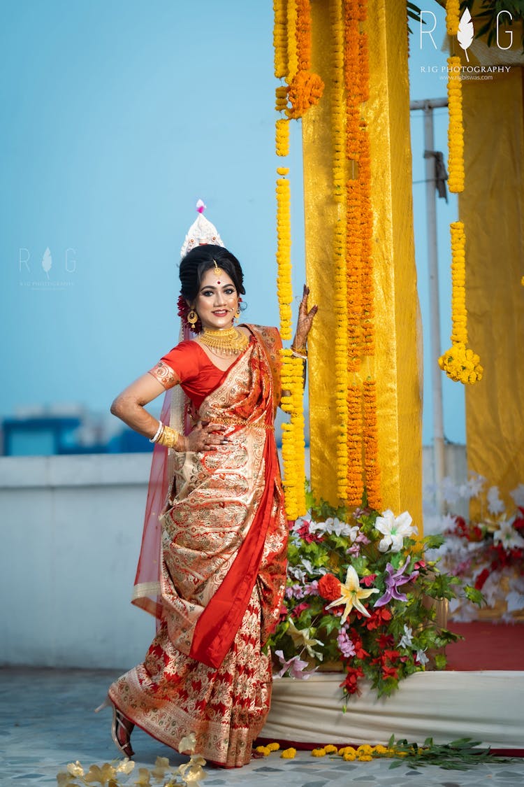 geometric mukut design for brides