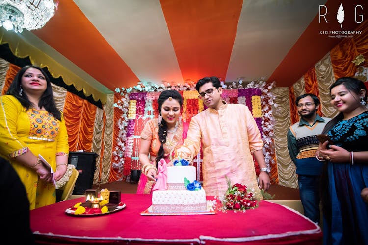 beautiful engagement cake design