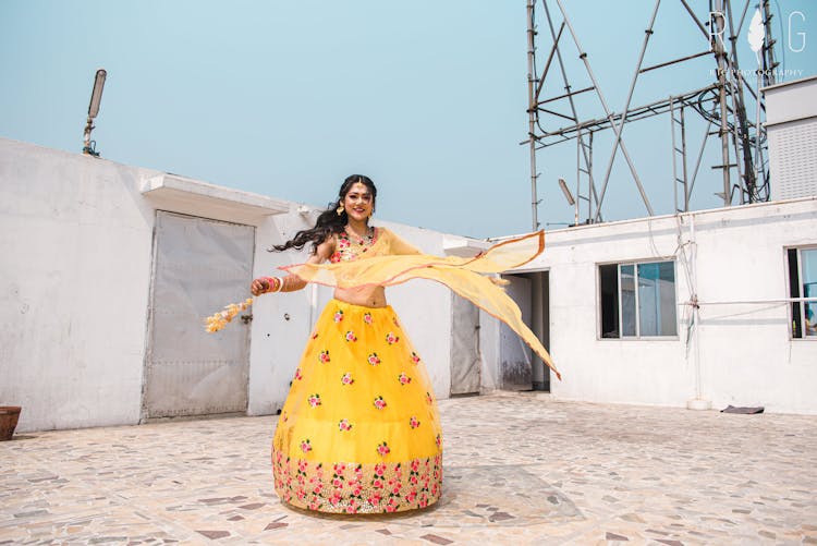 beautiful haldi poses of brides