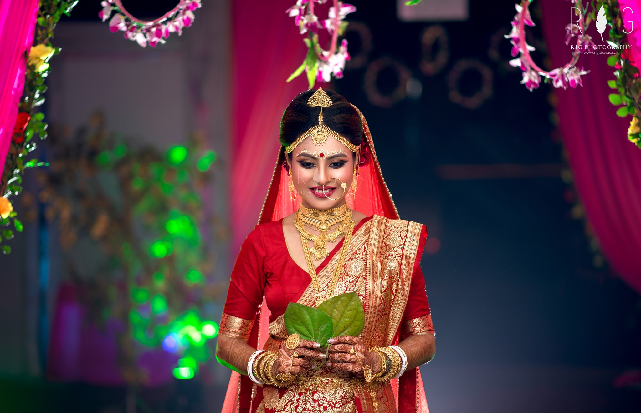 Here Are Some Dazzling Indian Bridal Photoshoot Poses for Every Bride's  Wedding Album!