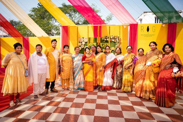 best family portrait at weddings