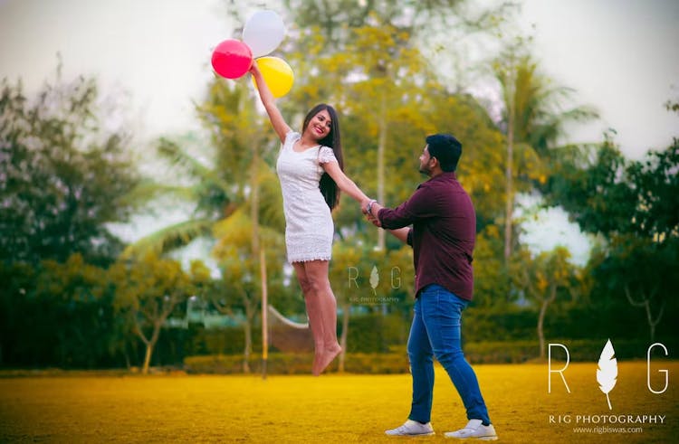 Couple having fun time in their pre wedding photoshoot with balloons