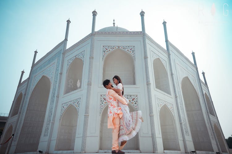 breathtaking pre wedding photo poses