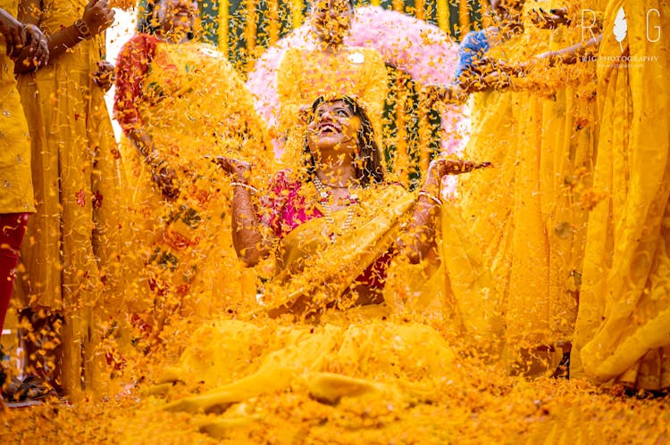 stunning haldi poses for brides