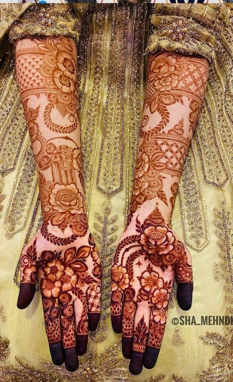 Arabic style mehndi design