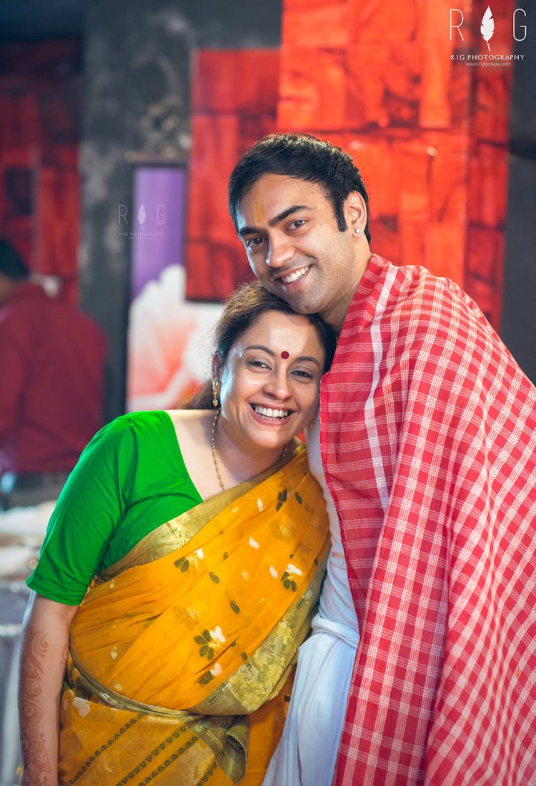 haldi poses with parents