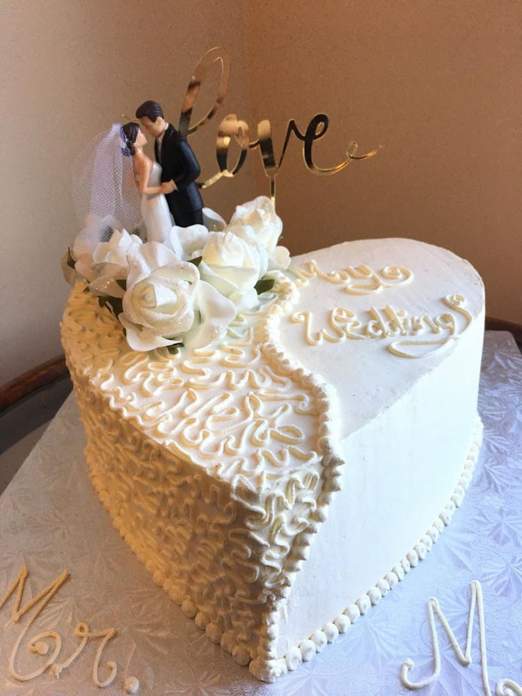 heart shape engagement cakes