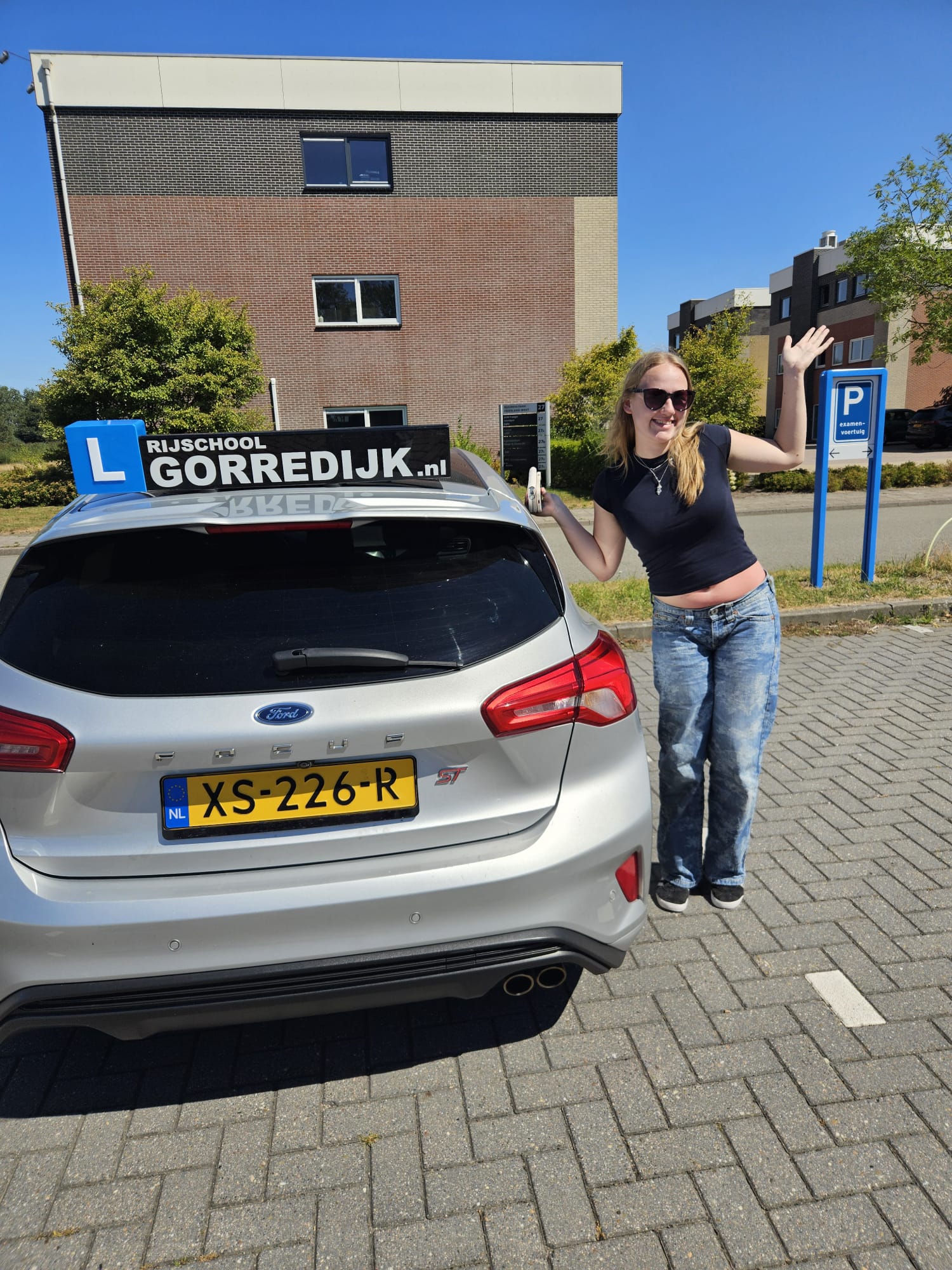 Lianne Glazema geslaagd voor haar rijbewijs