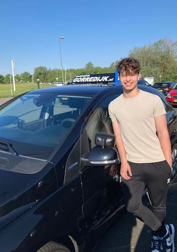 Jordie van Ginkel geslaagd voor zijn rijbewijs