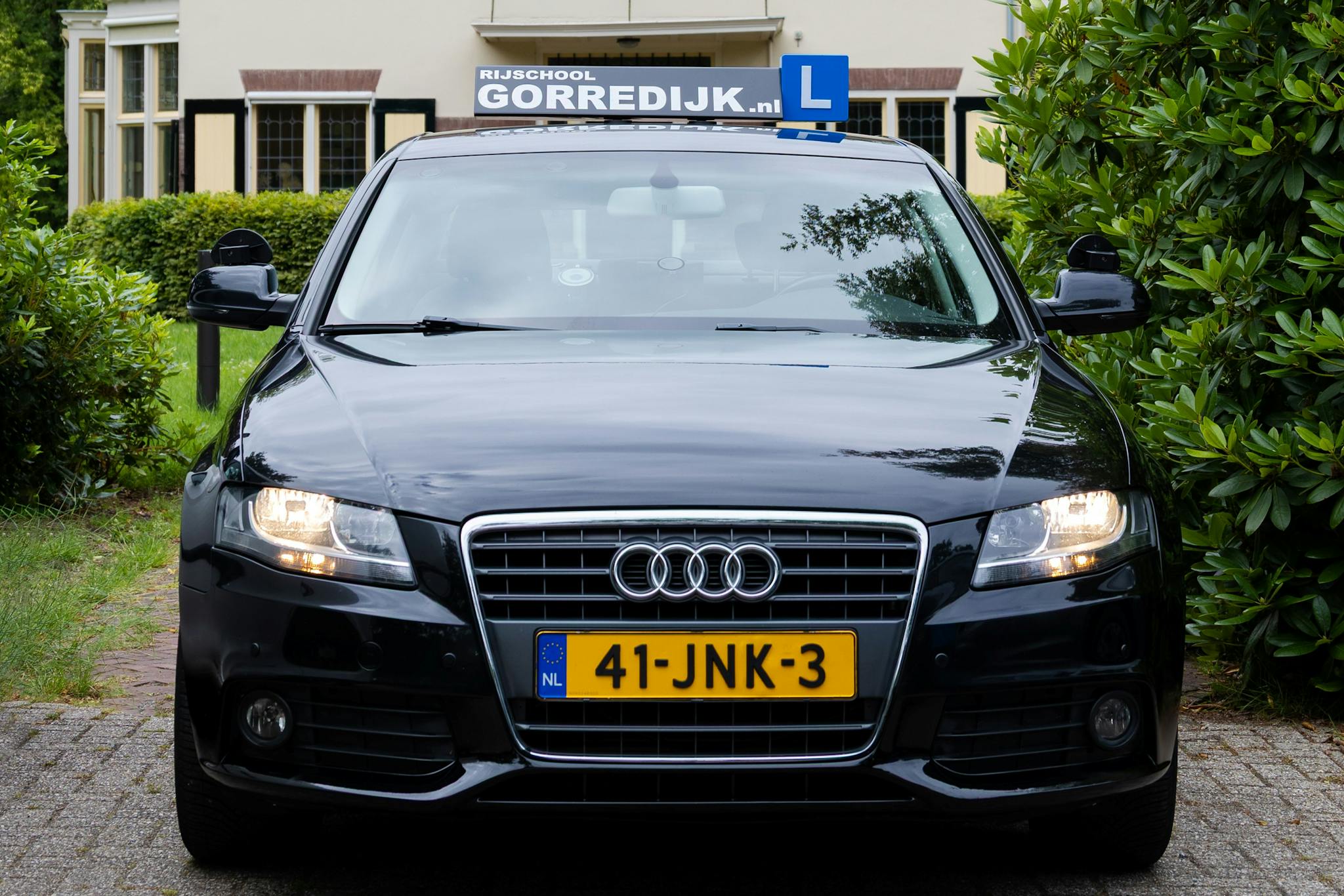 Zwarte Audi A4 schakel les auto