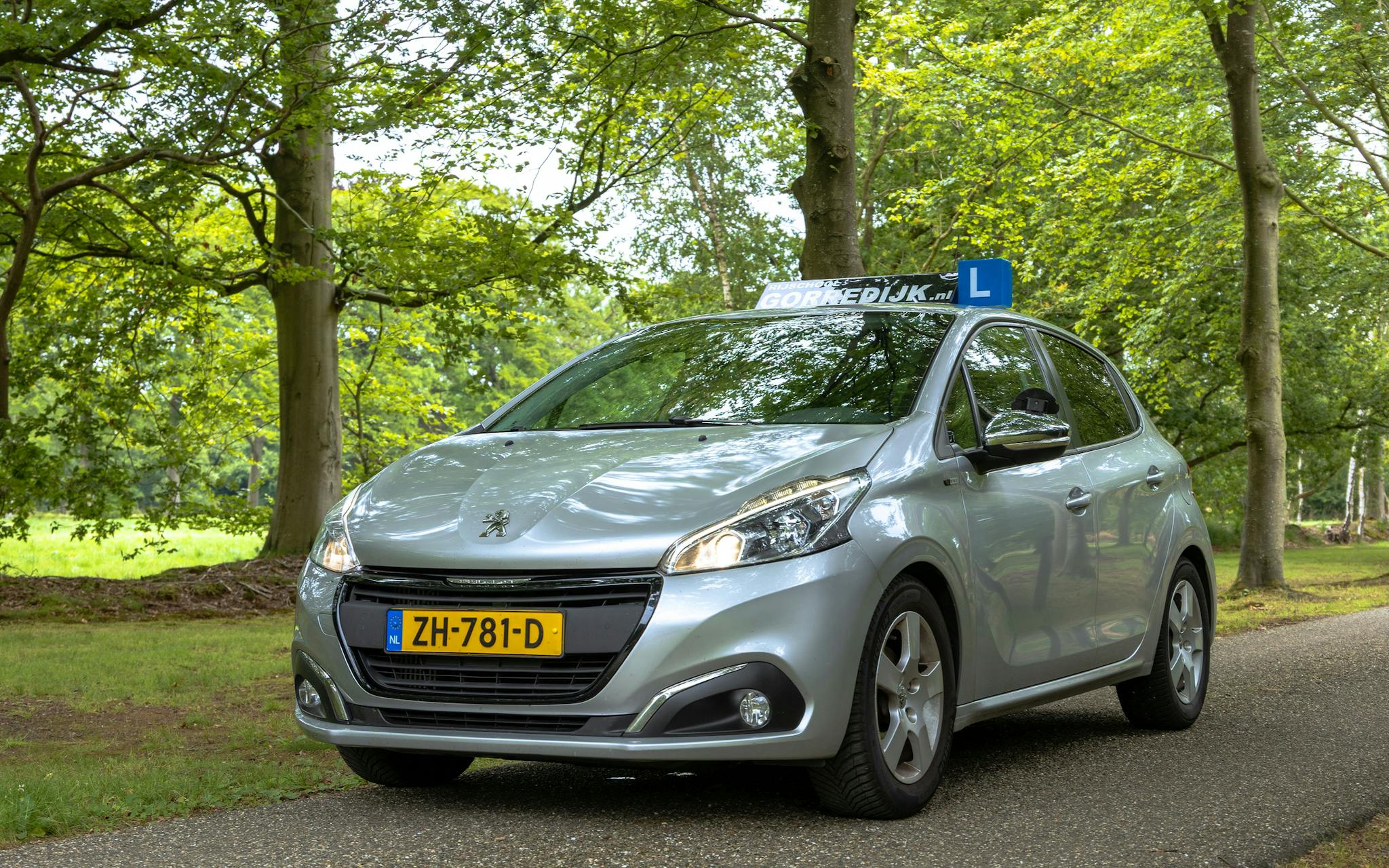 De Peugeot schakel lesauto