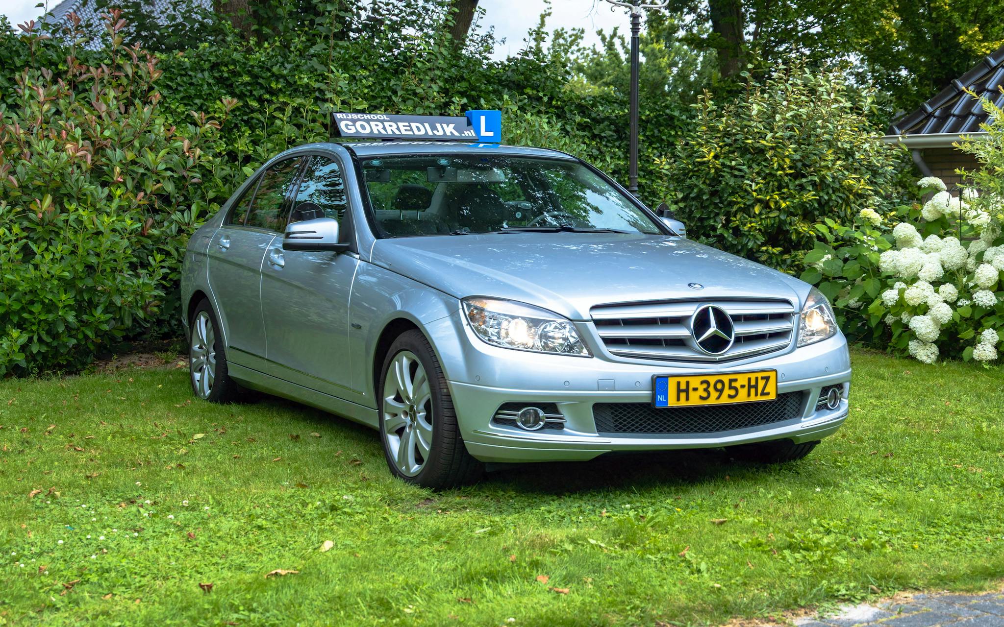 De Mercedes automaat lesauto