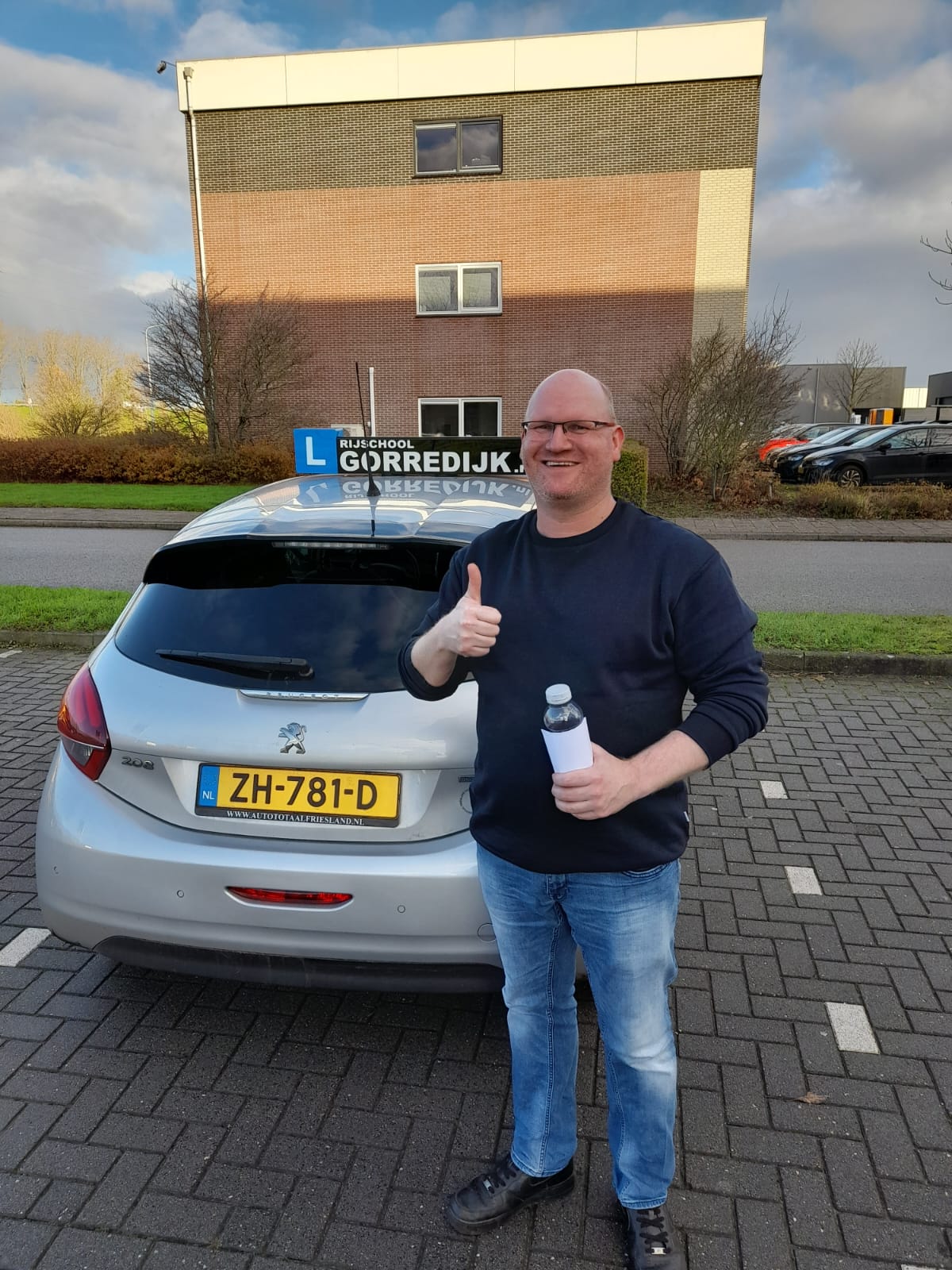 Rob geslaagd voor zijn rijbewijs