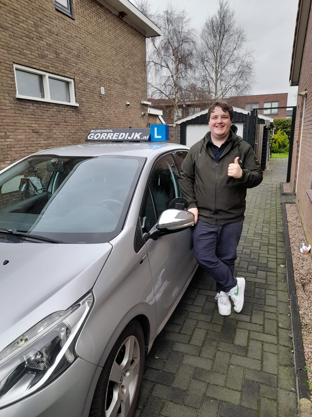 Jesse Rotteveel geslaagd voor zijn rijbewijs