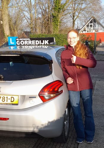 Anna Knol geslaagd voor haar rijbewijs