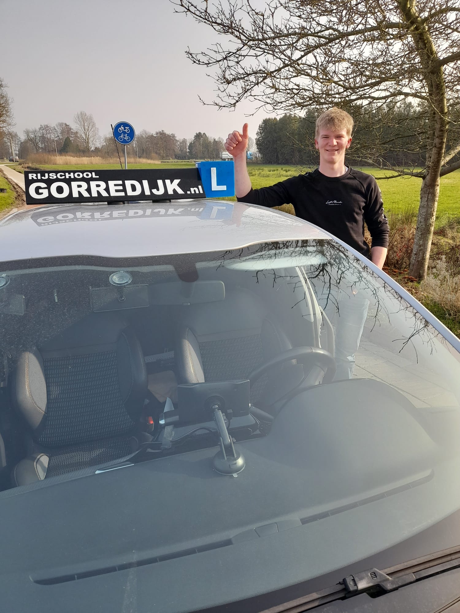 Rienk Stegenga geslaagd voor zijn rijbewijs