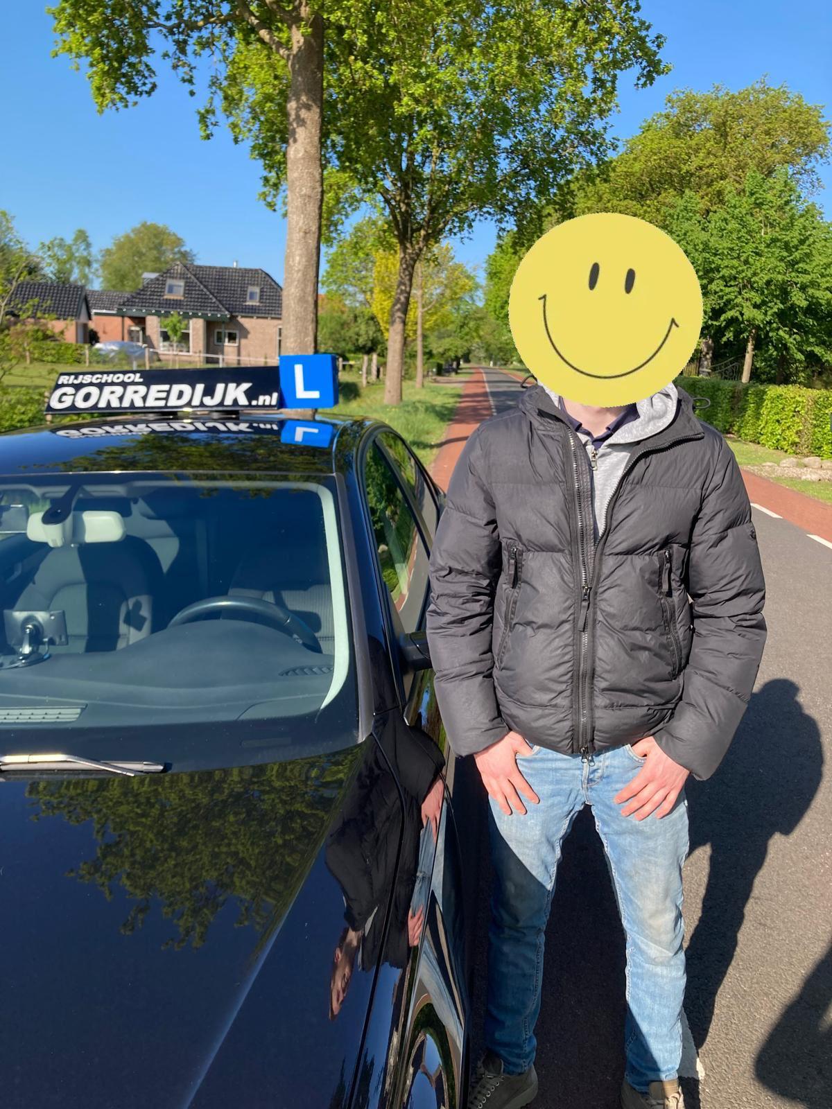 Niels uit Katlijk geslaagd voor zijn rijbewijs