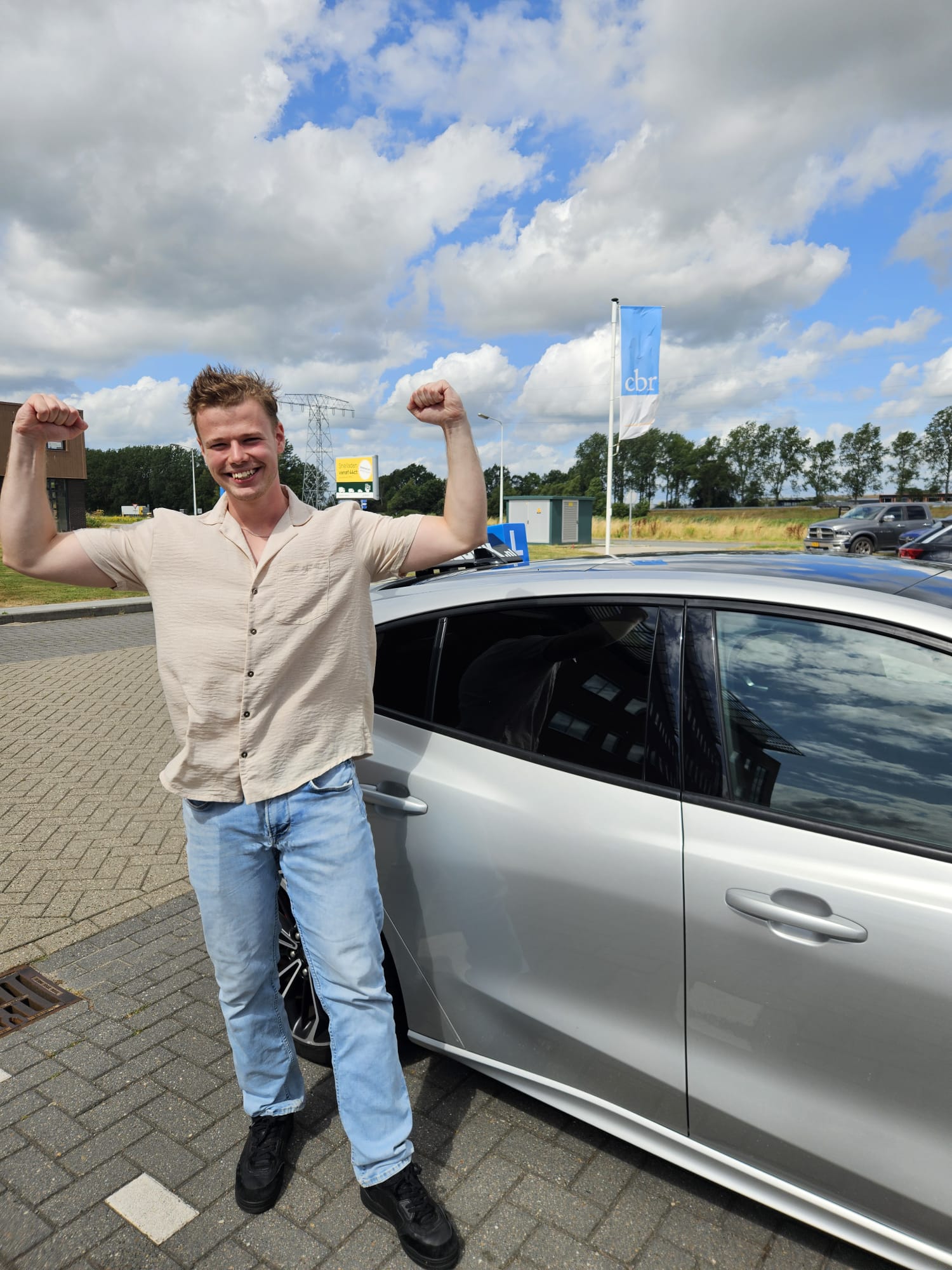 Wesley Volkmann geslaagd voor zijn rijbewijs