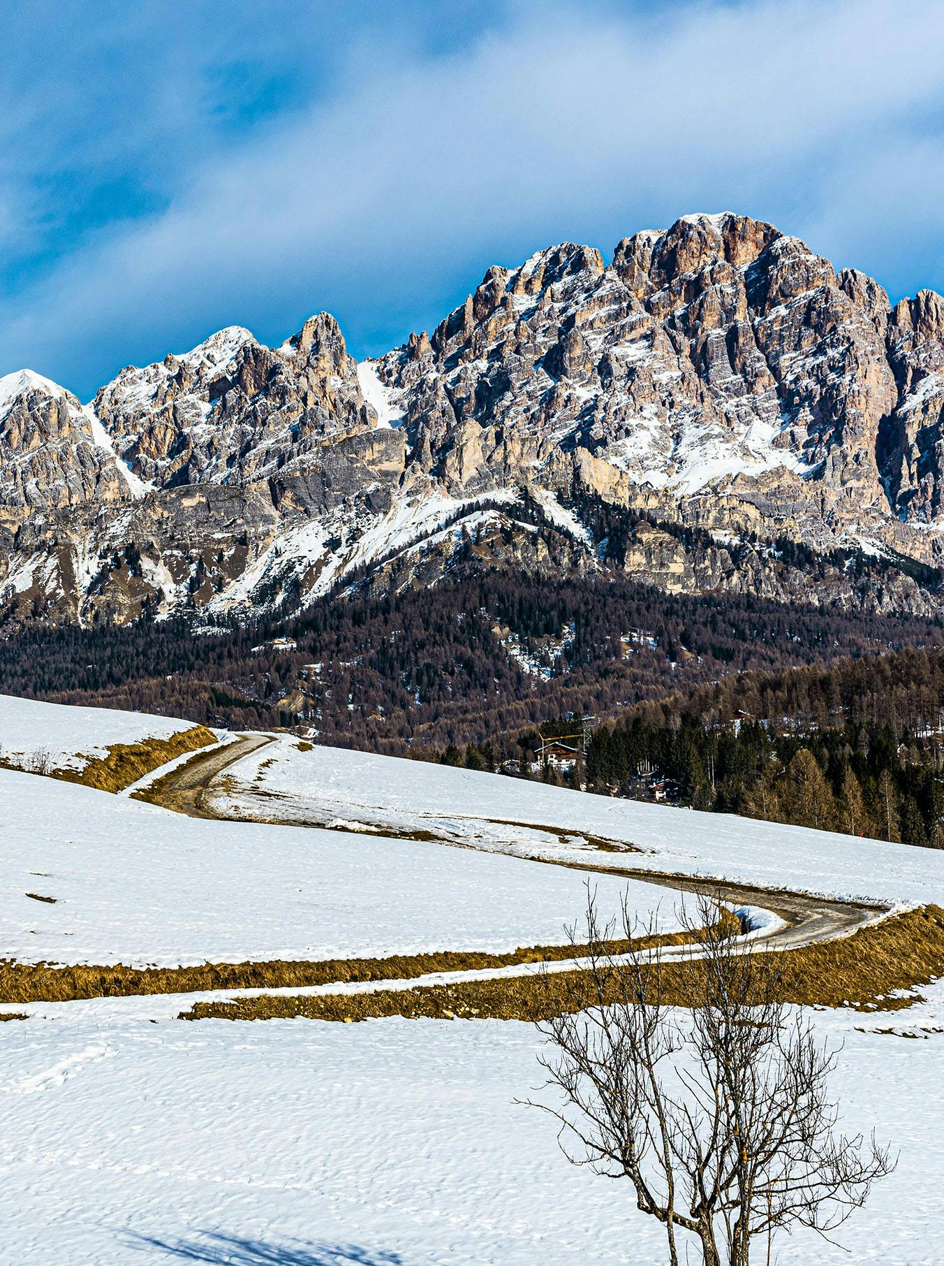 Montagna innevata inverno