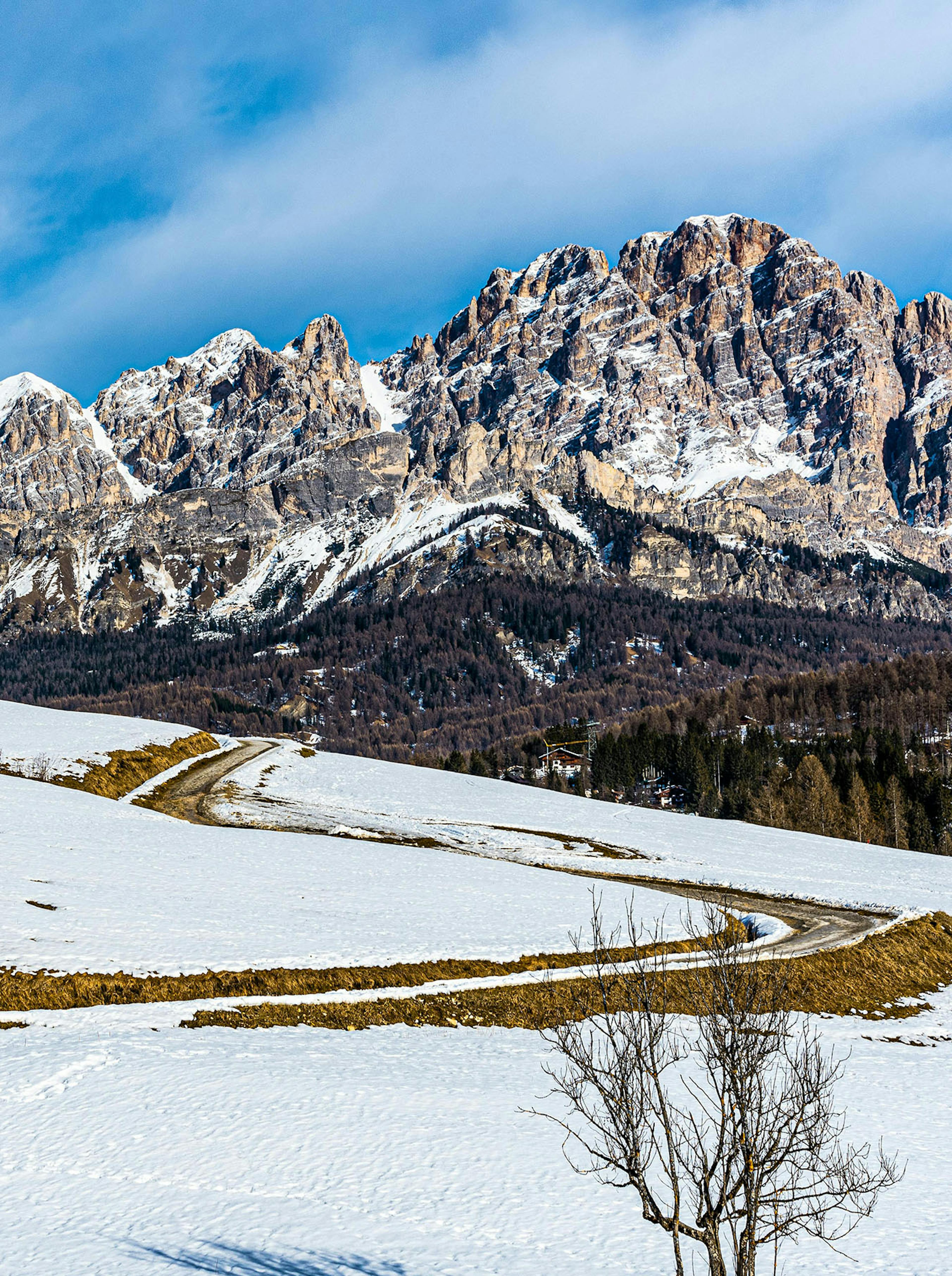 Montagna innevata inverno