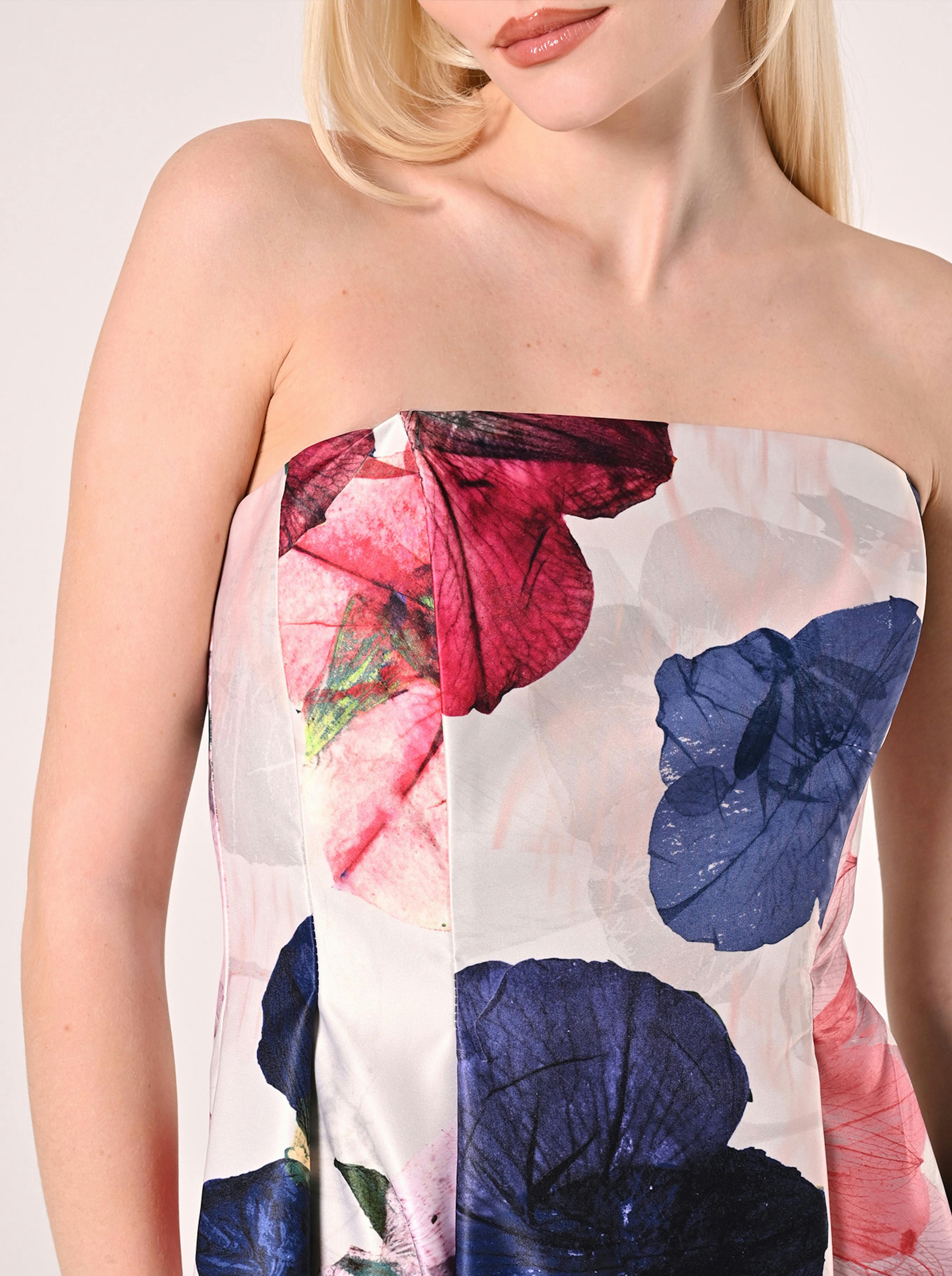 Vestito con stampa floreale