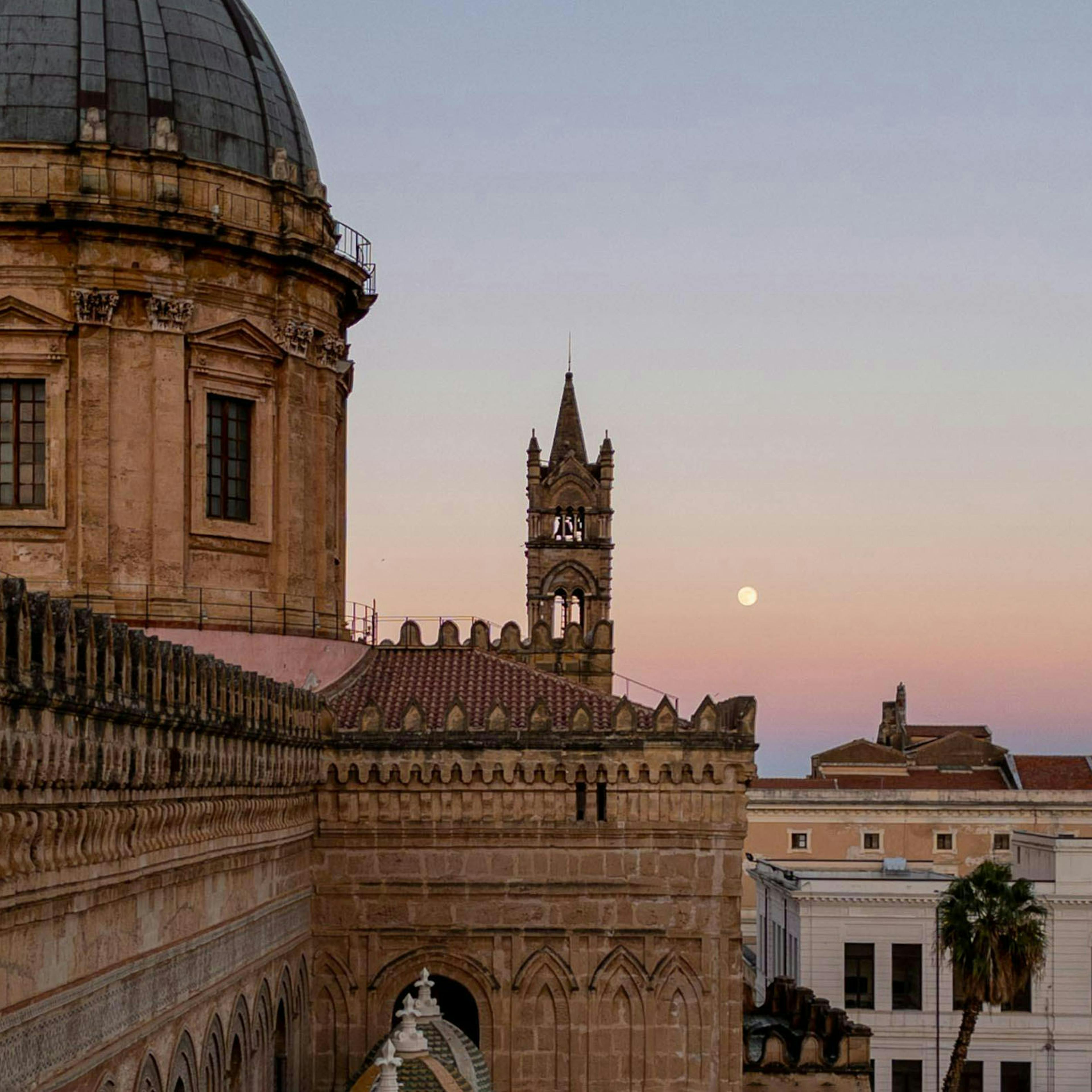 Cattedrale di Palermo con tramonto
