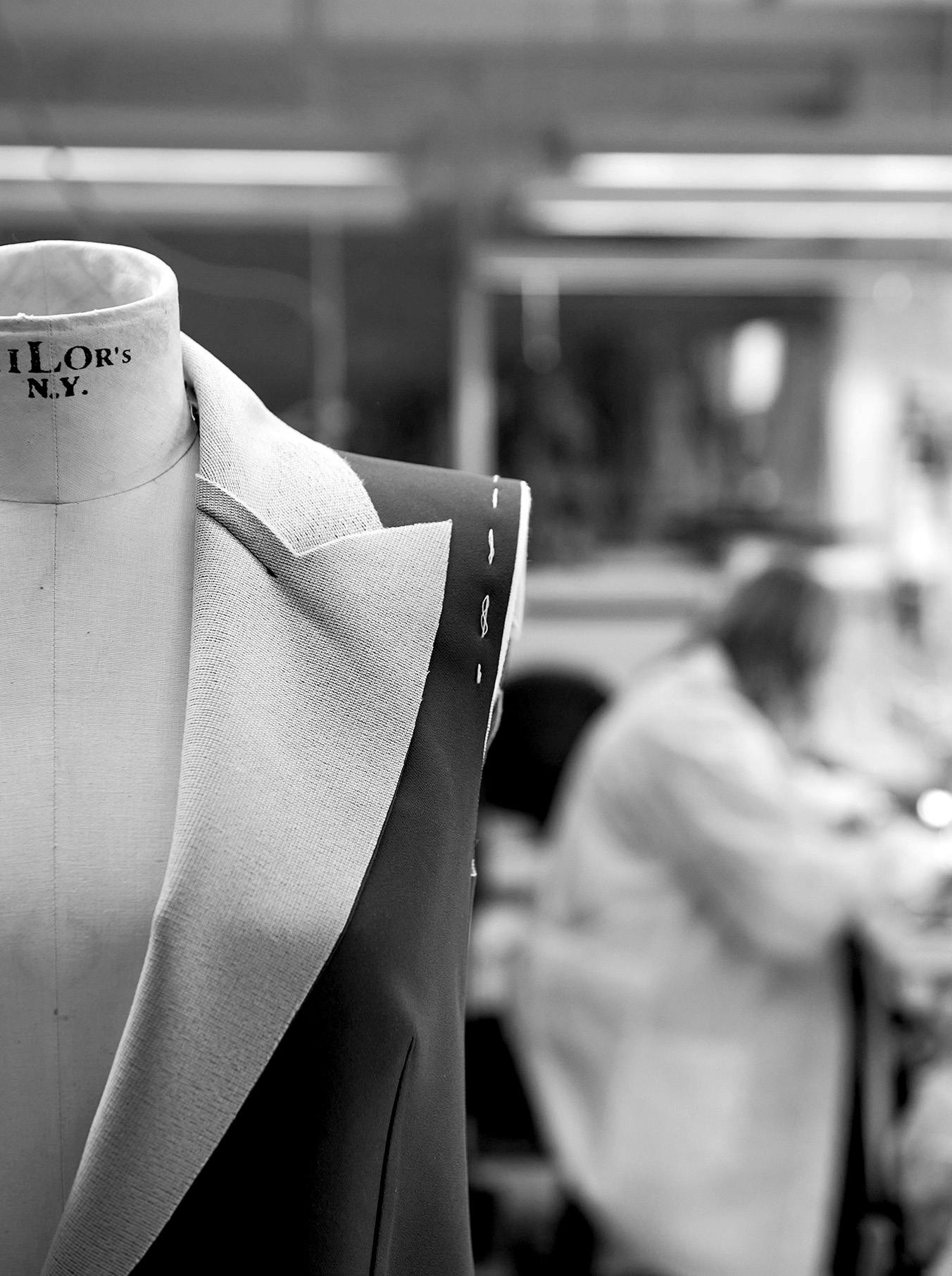 foto bianco e nero giacca sartoria