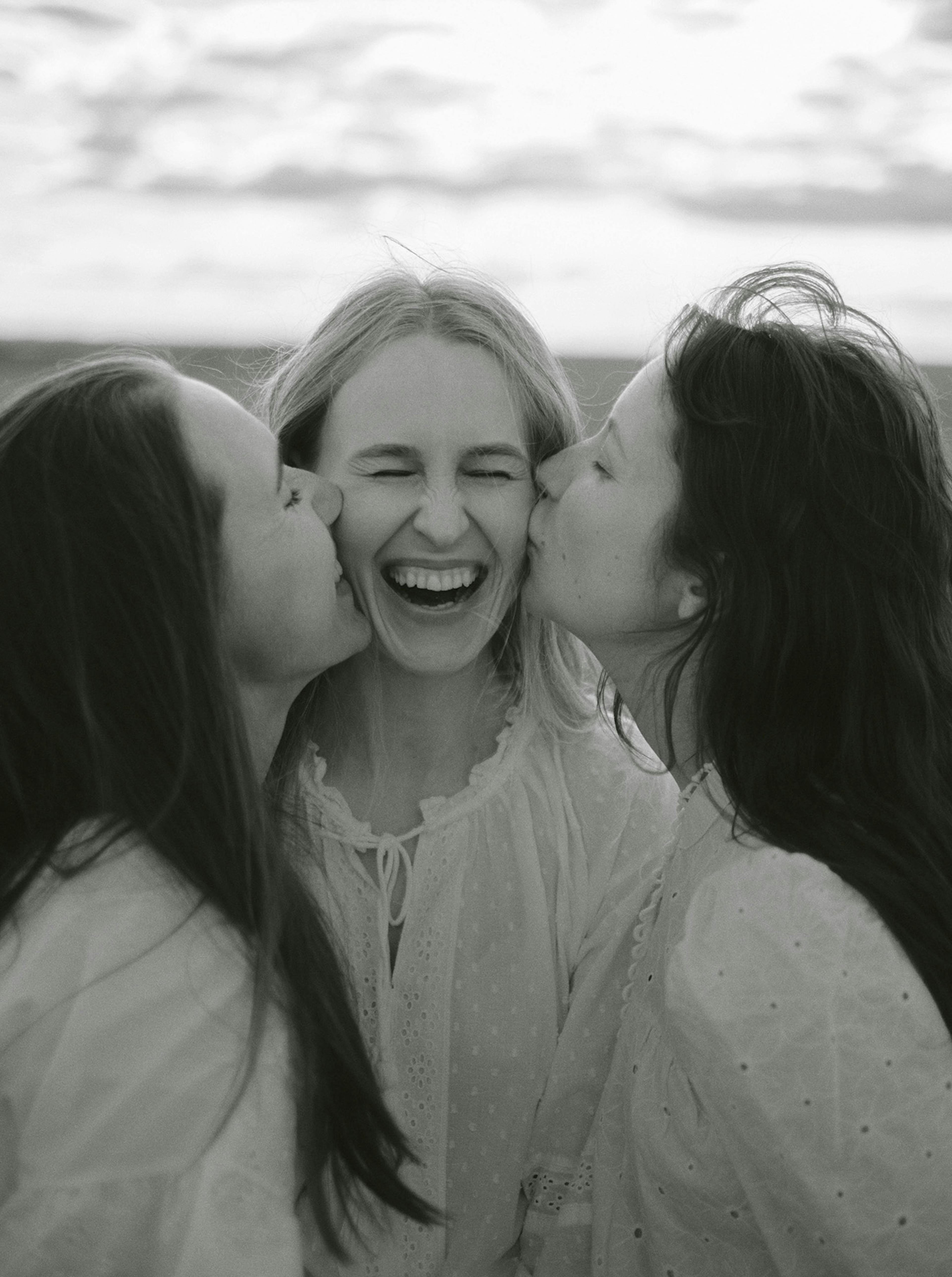 Foto tre ragazze bianco e nero