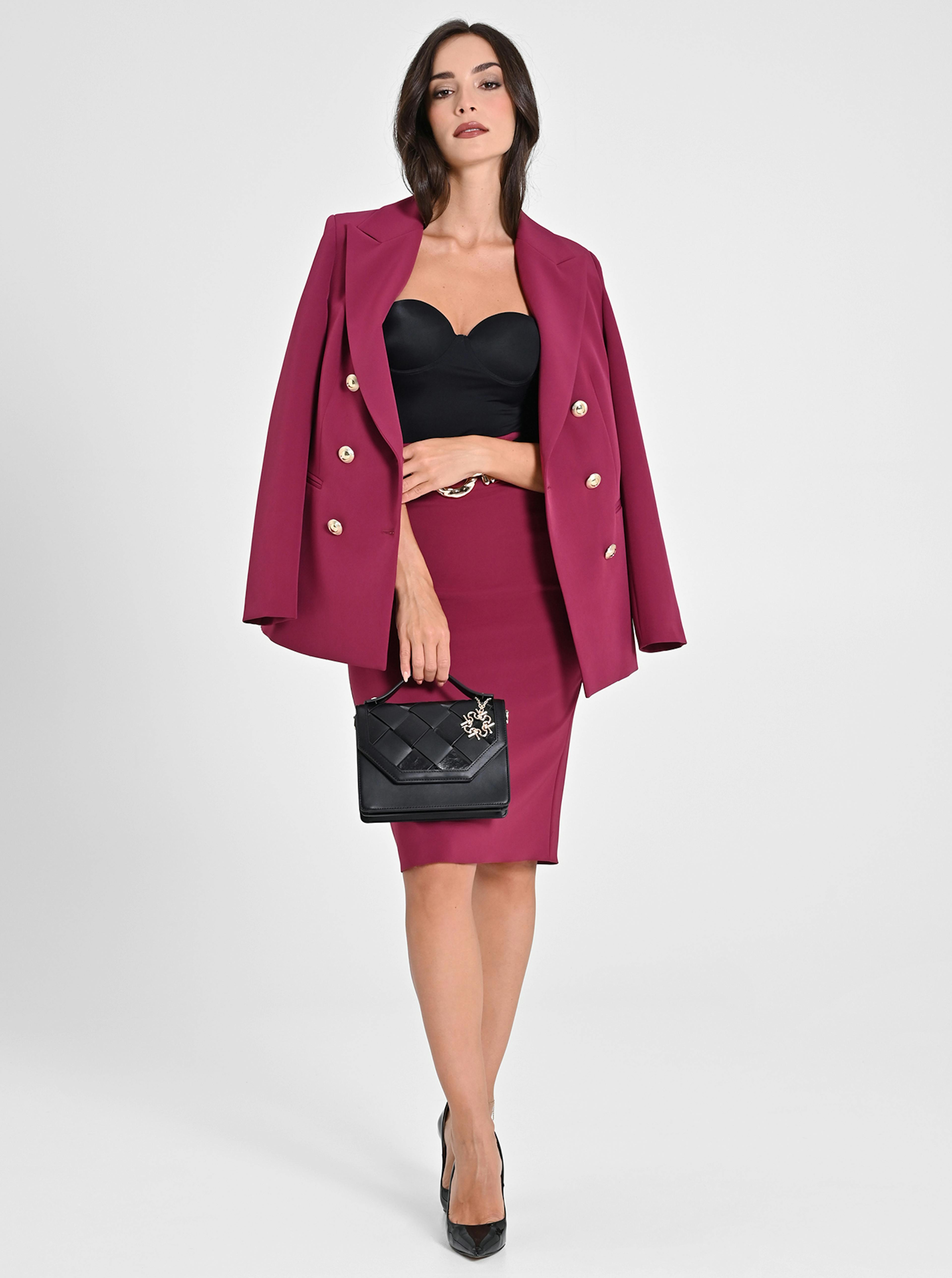 Woman with bordeaux tailleur