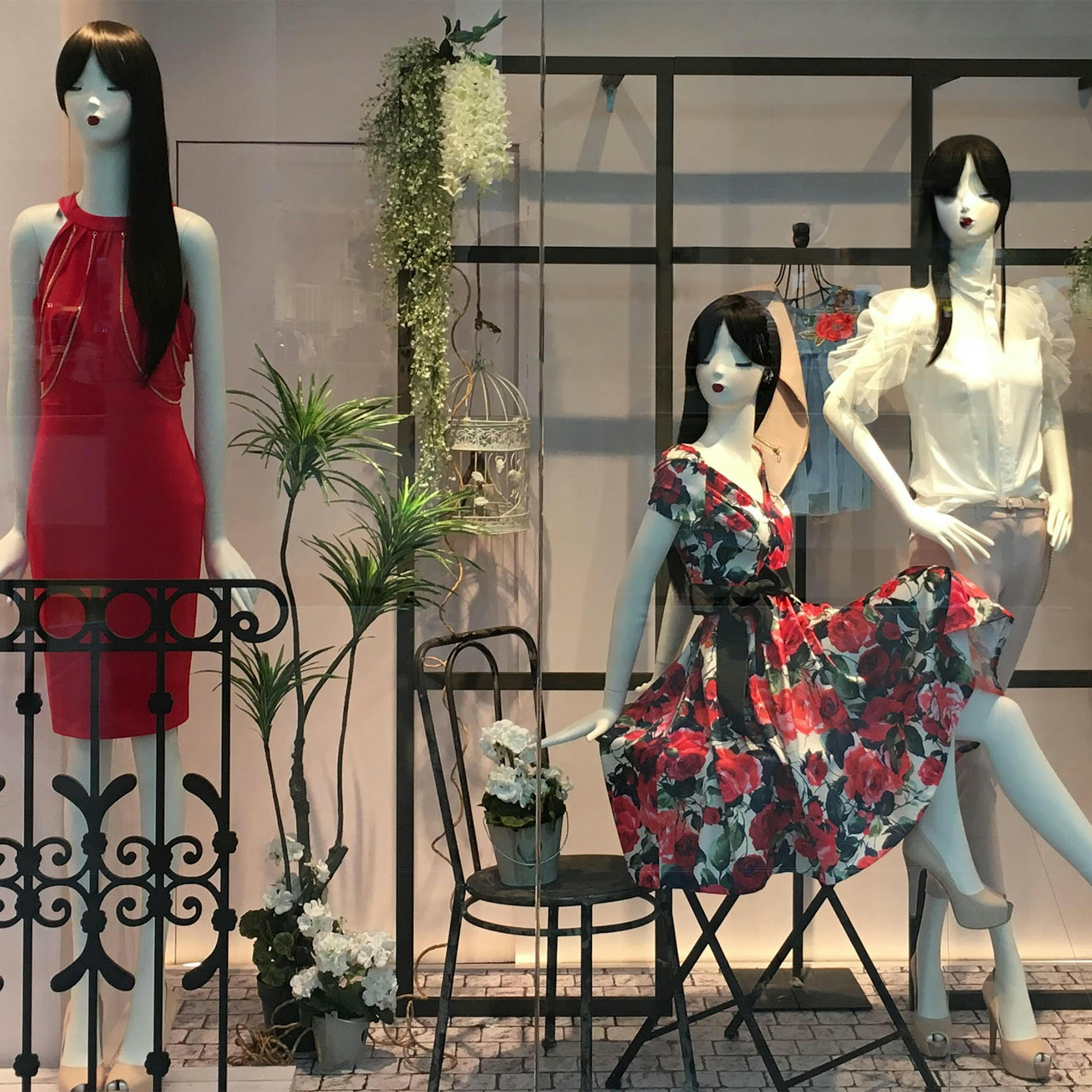 Vetrina con manichini