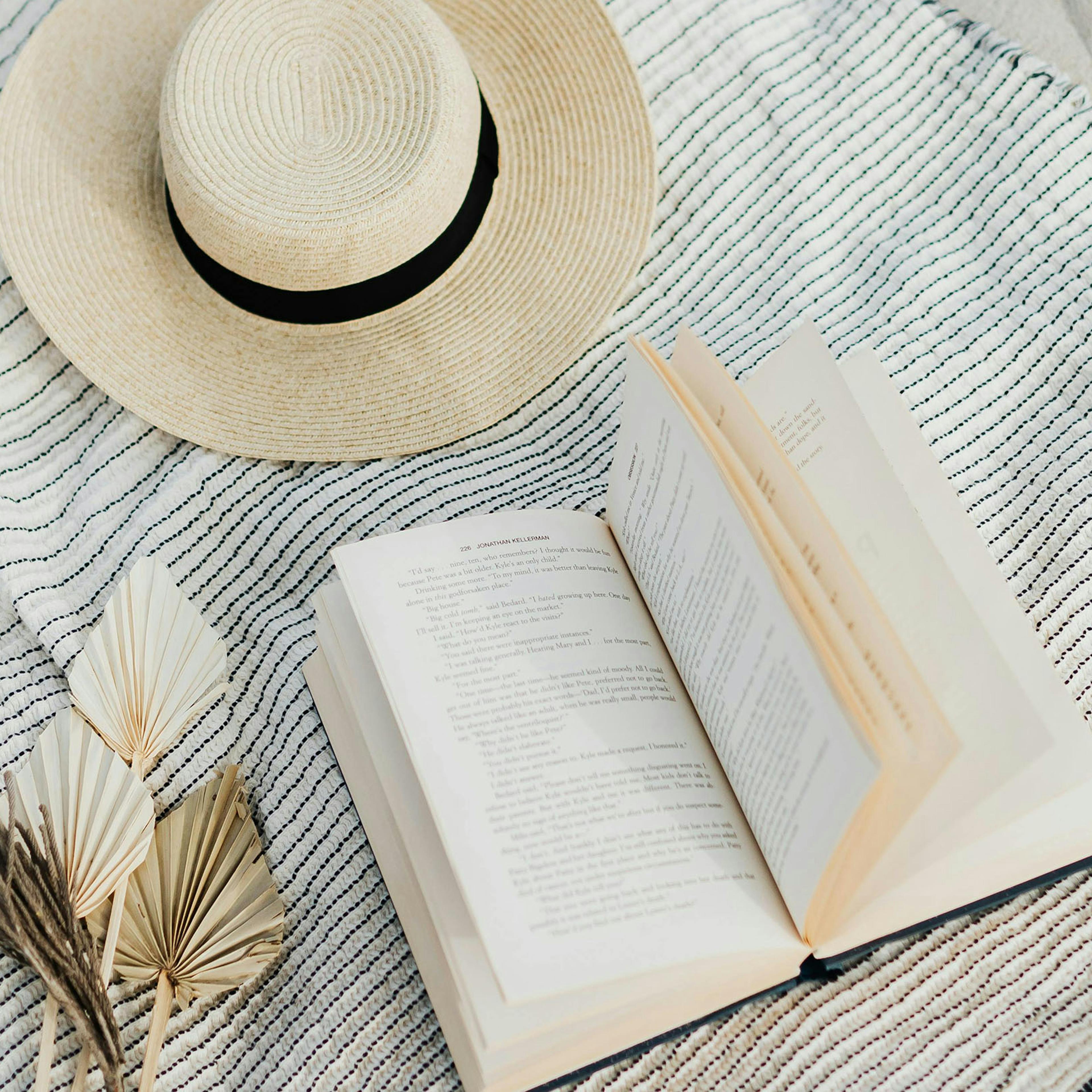 cappello e libro
