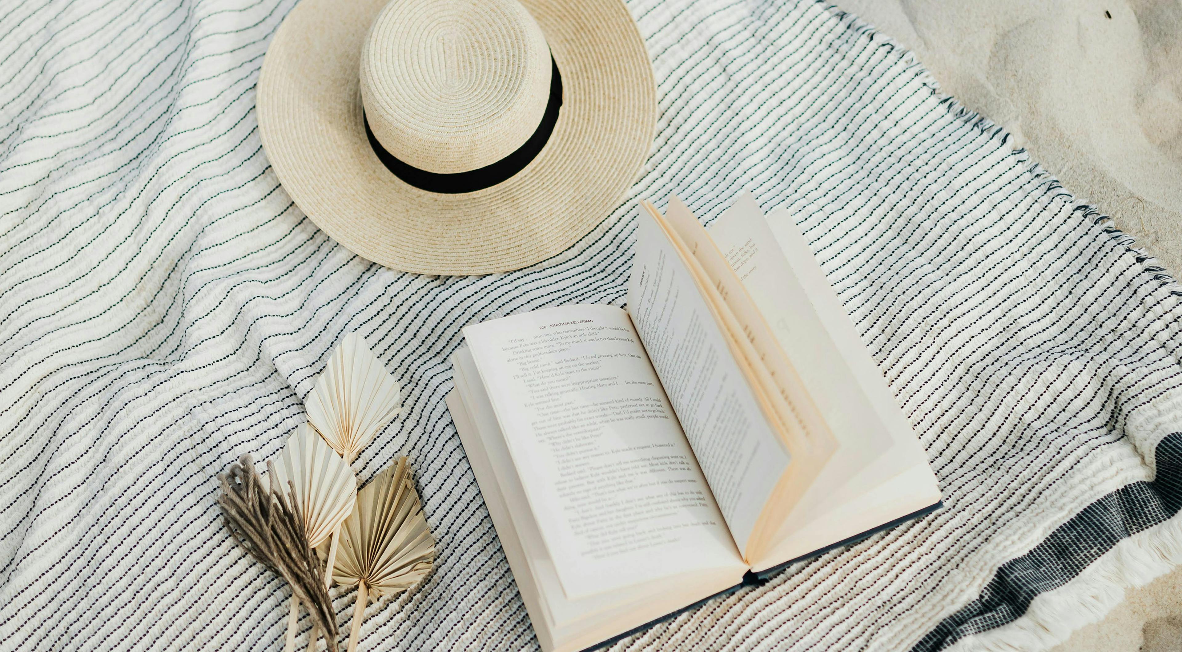cappello e libro