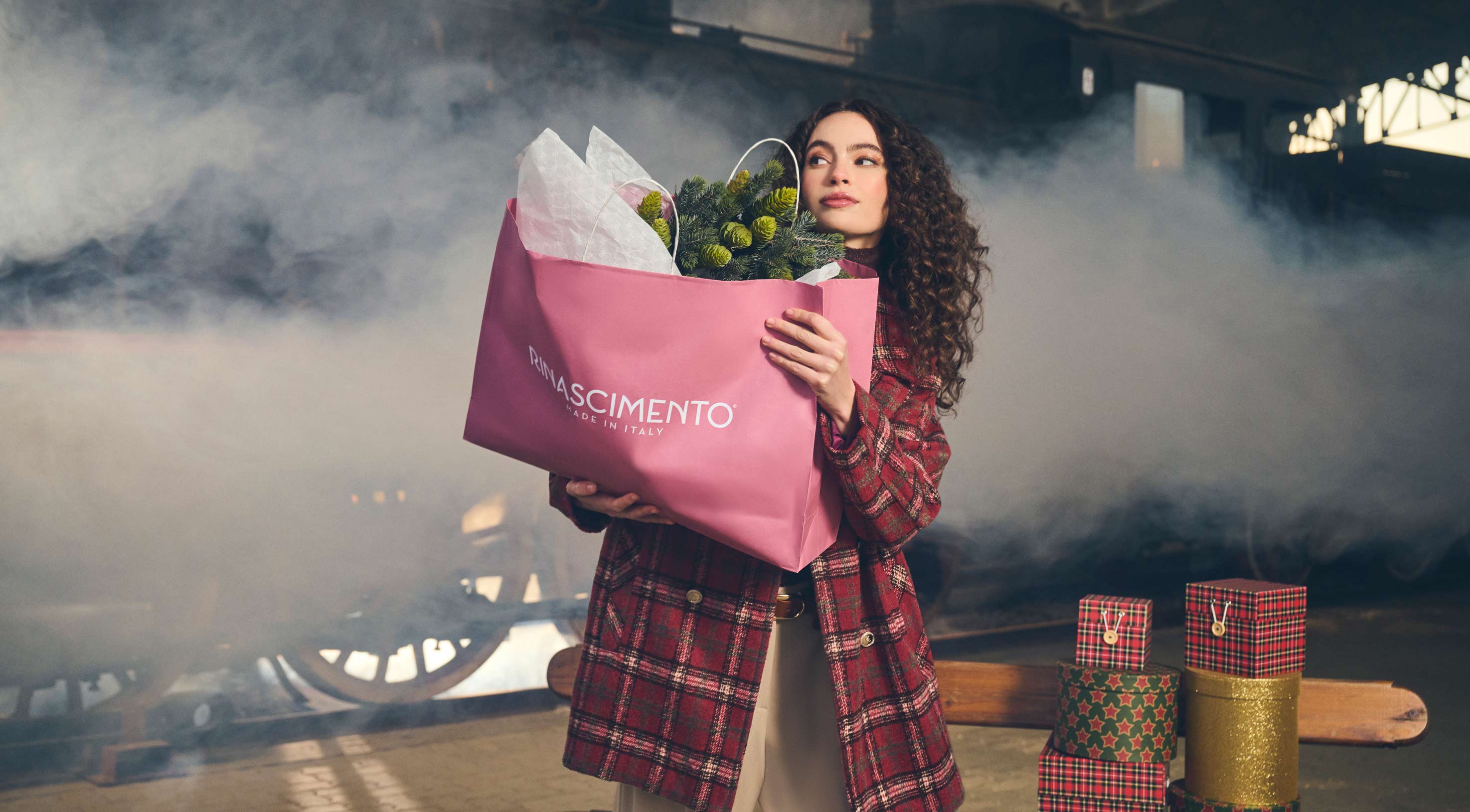 Modella con acquisti Rinascimento