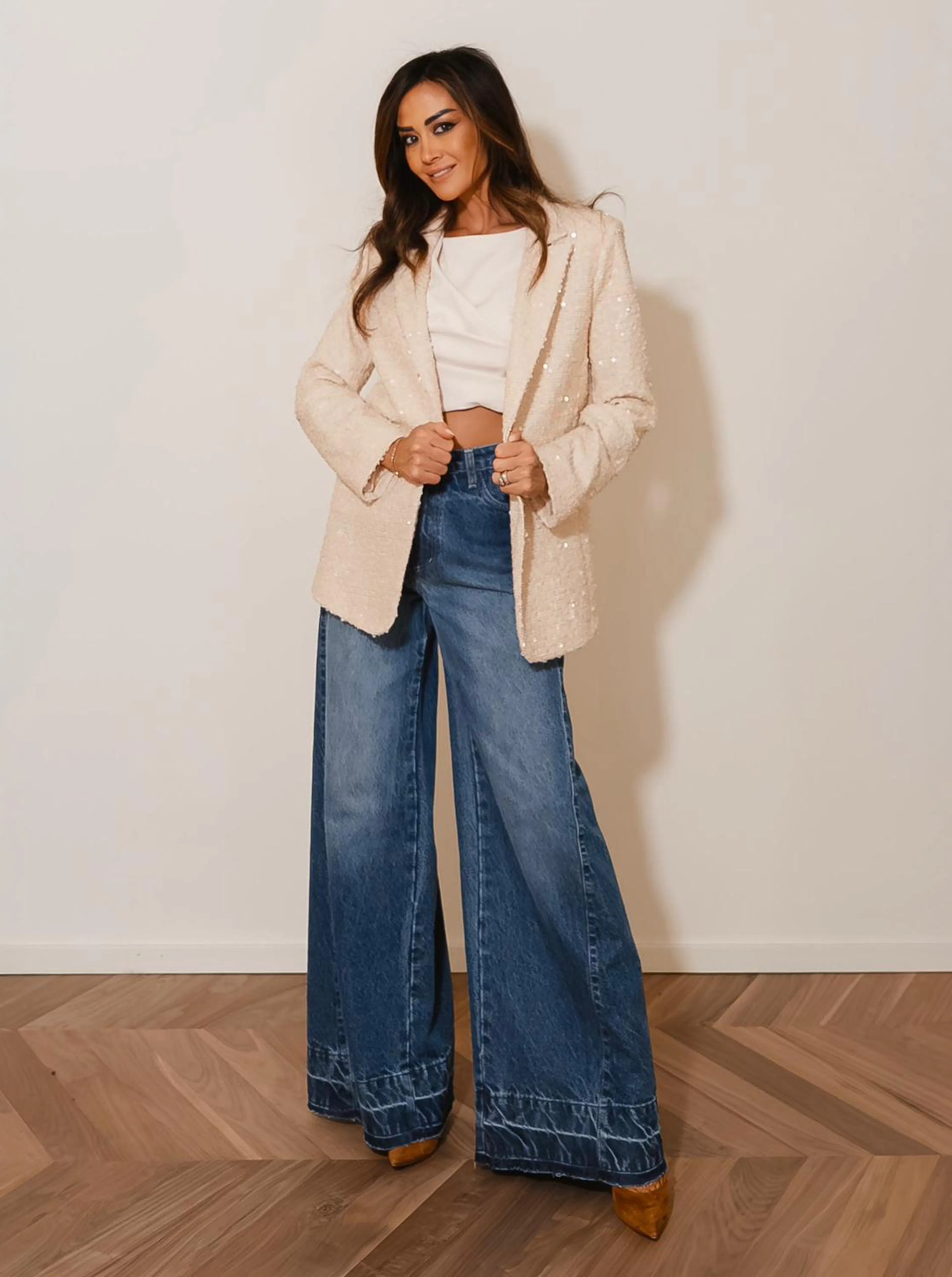 Giorgia Palmas in denim e blazer