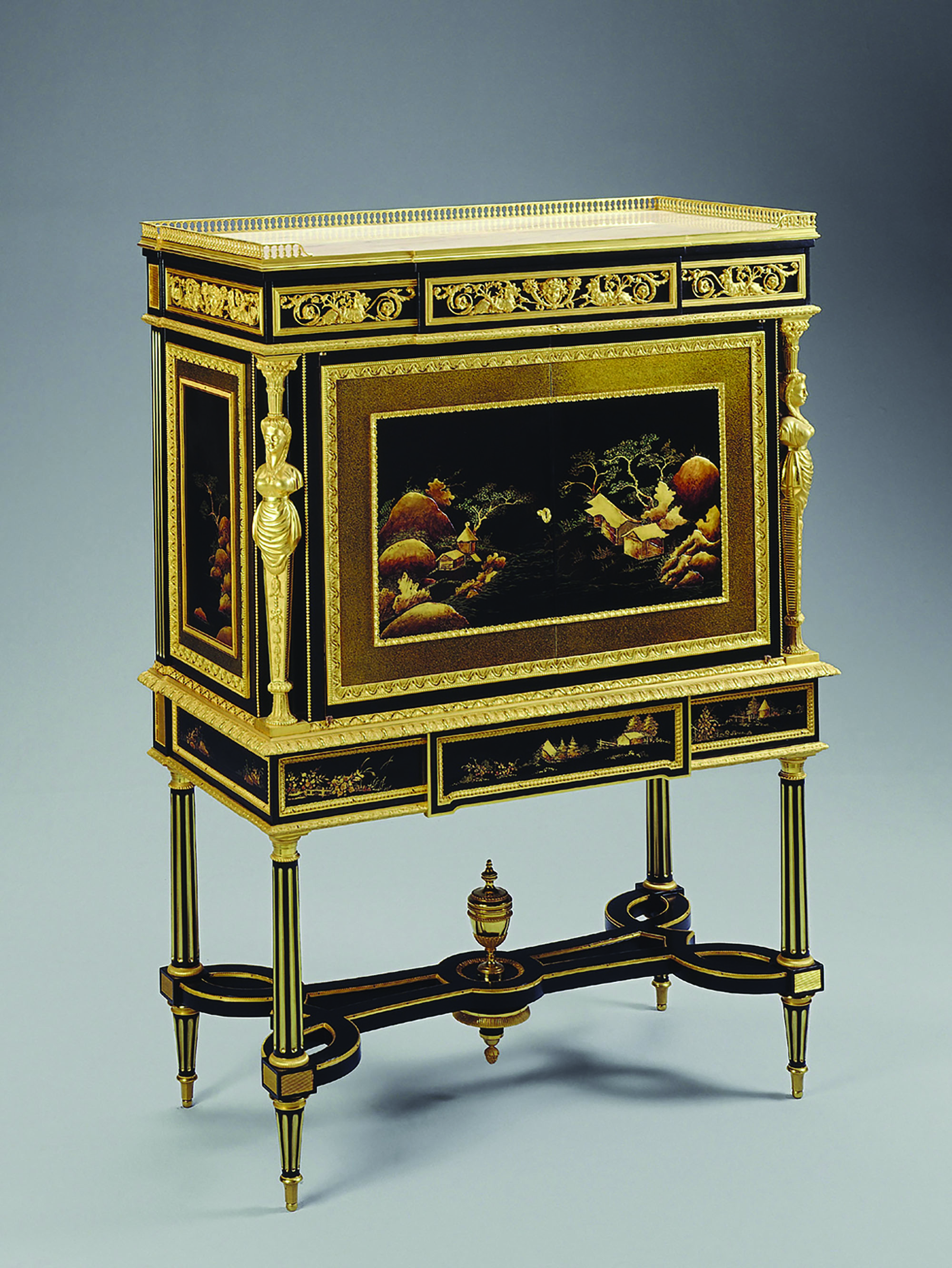 «Weisweiler» sideboard, Japanese lacquer «aventurine», Ceylon lemon tree veneered interior, marble top, chased gilt bronze ornaments, 92 x 46 x 138 cm ©RINCK