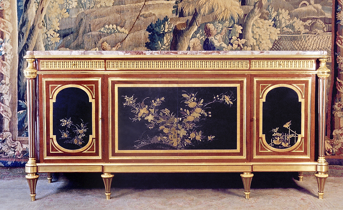 Sideboard, mahogany veneer, Chines lacquer panels, fine chased gilt bronze ornaments, 211 x 55 x 104 cm ©RINCK