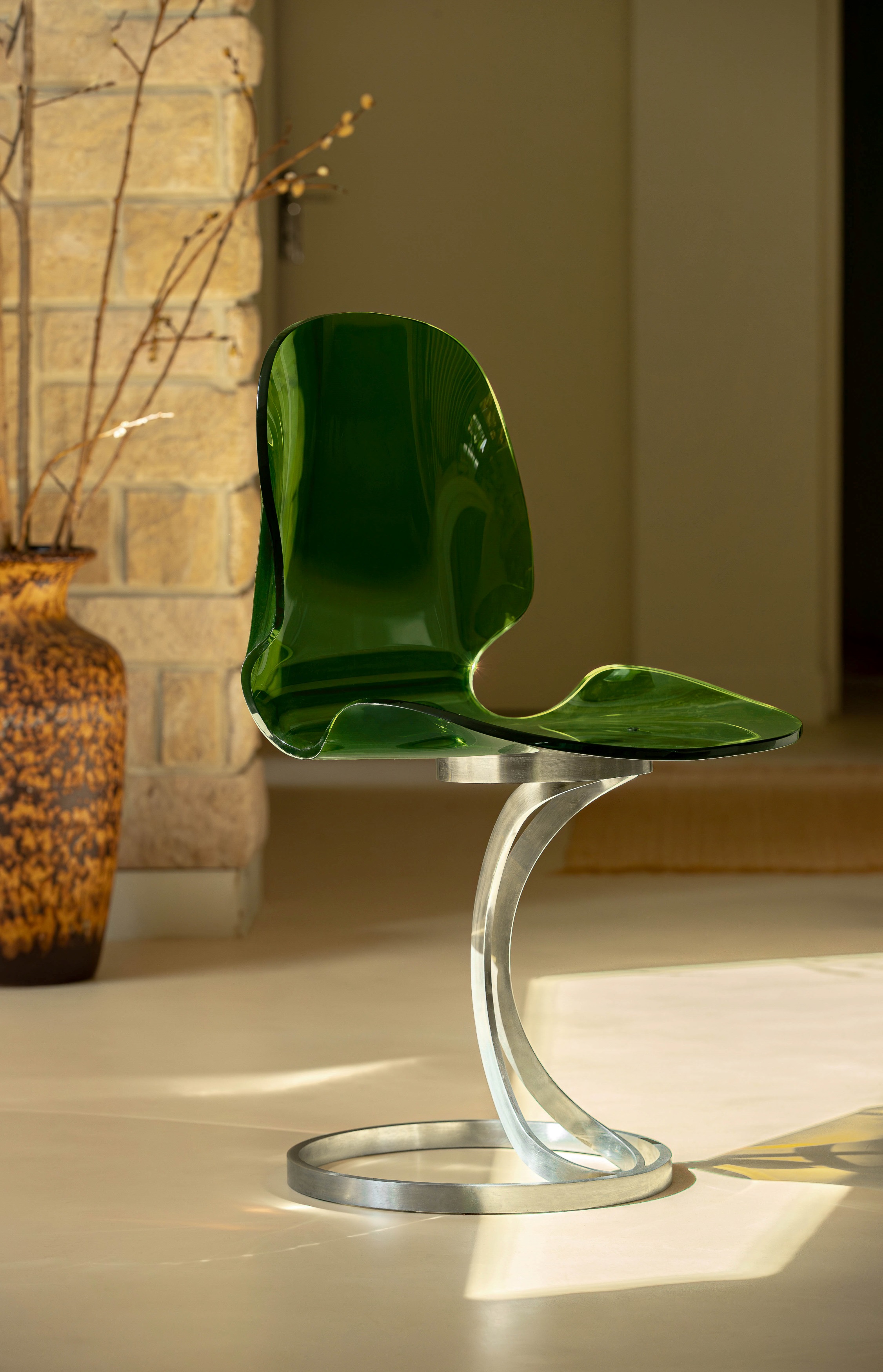 The TR73 chair reimagined with a recycled plexiglass seat © Gaspard Hermach/RINCK