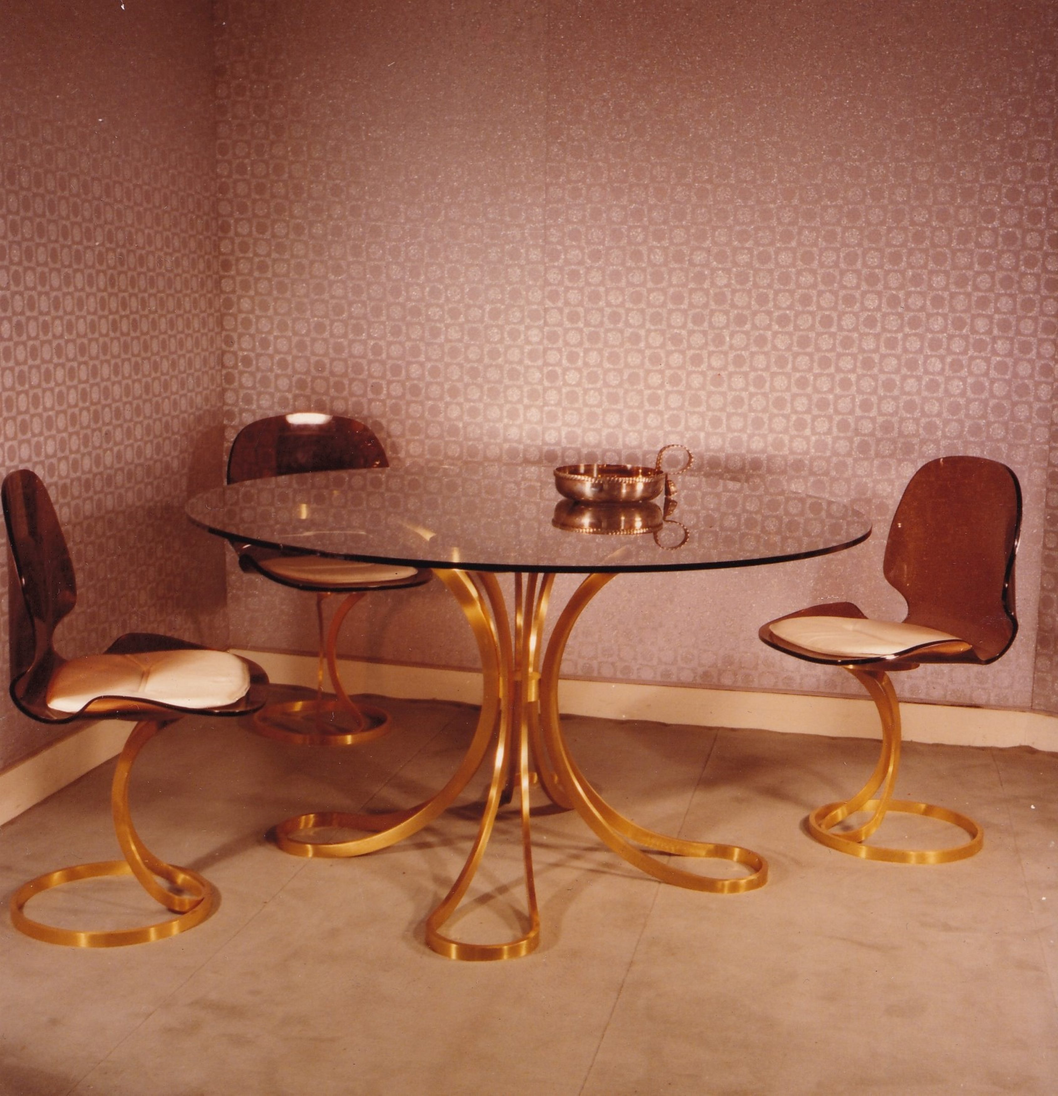 Dining room set designed by RINCK, presented at the Grand Palais in 1973 © RINCK