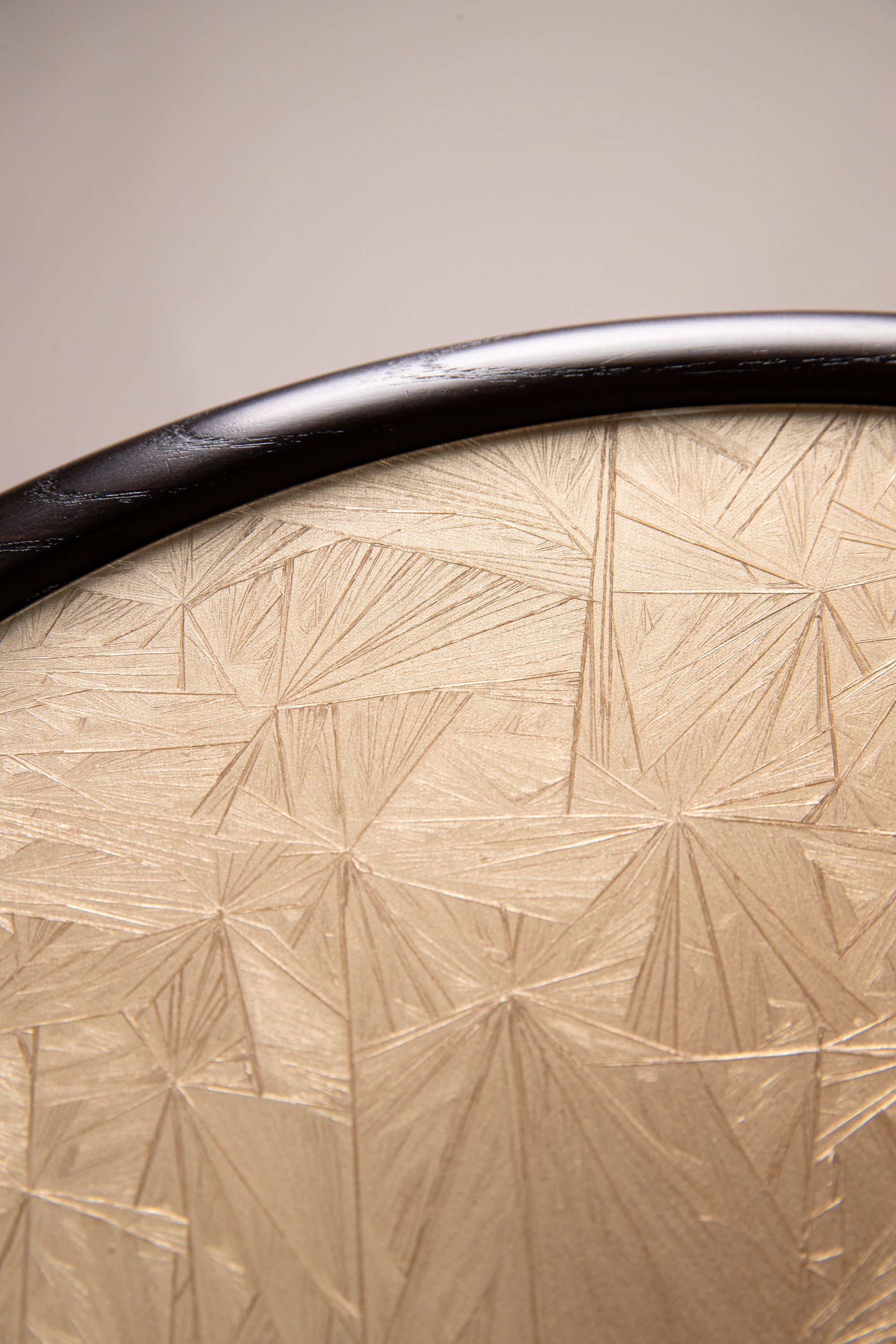 Detail of the side table - Rinck decorative lacquer ©Gaspard Hermach/RINCK