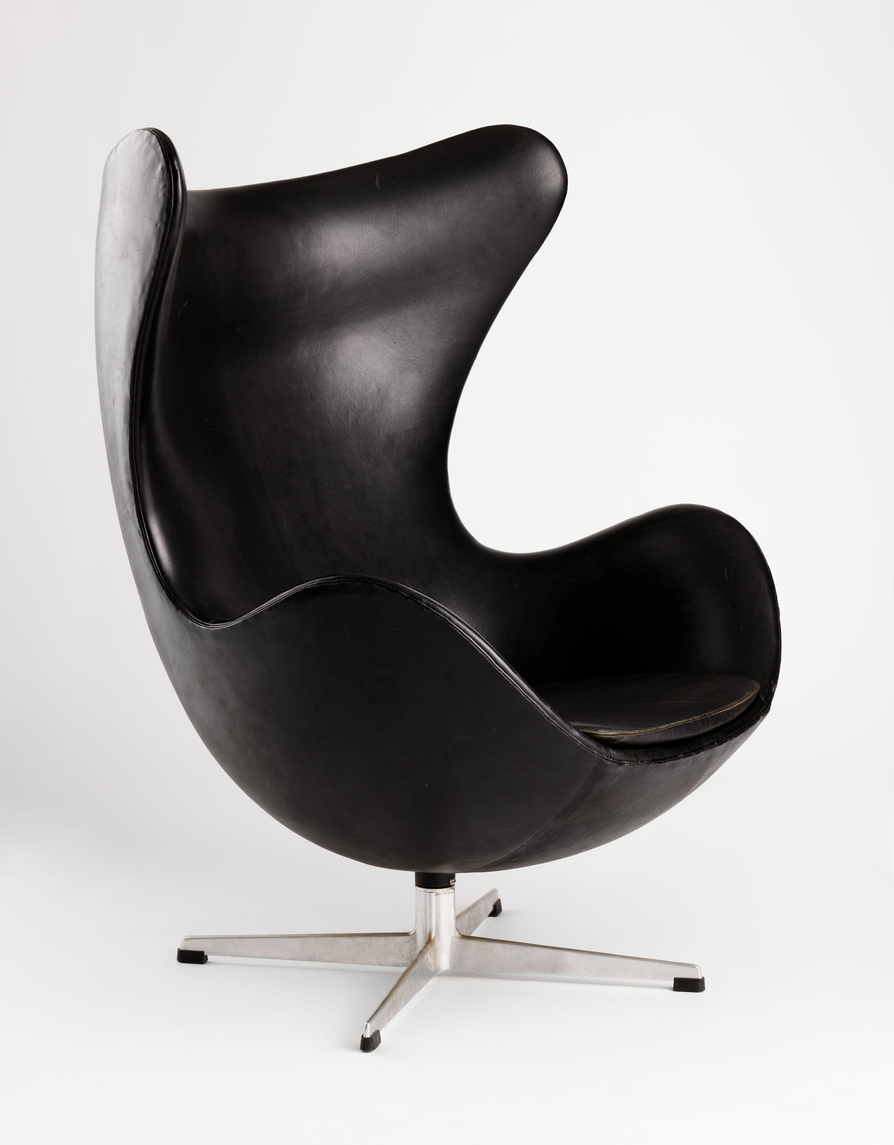 Arne Jacobsen, Egg chair, 1957-58, originally designed for the Royal SAS Hotel in Copenhagen © Creative Commons /Collection Nasjonalmuseet