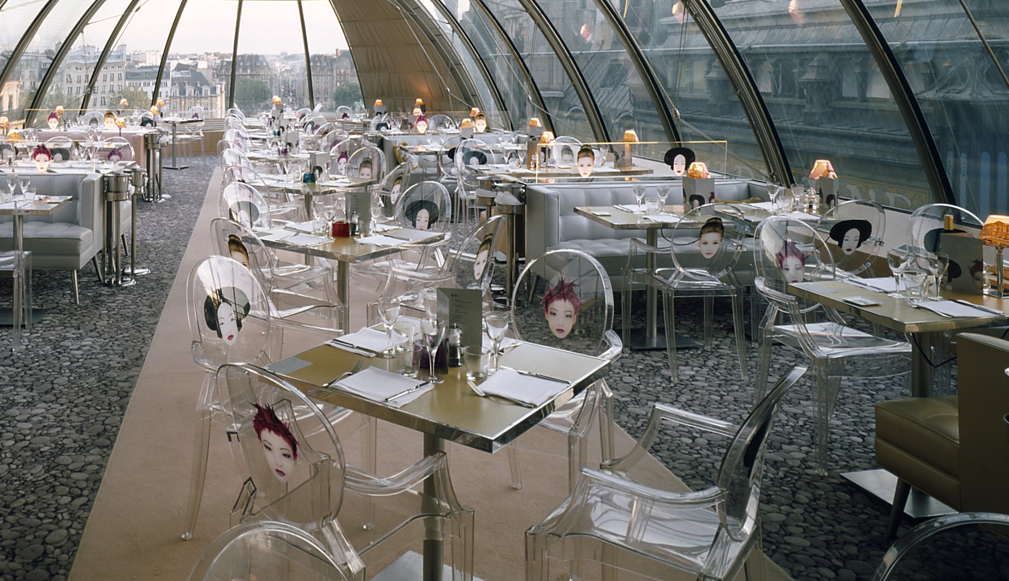 Kong restaurant on the top two floors of Kenzo headquarters, Paris - Armchairs by Philippe Starck Kong series, Ed Kartell 2000 © Creative Commons/ Luc Boegly