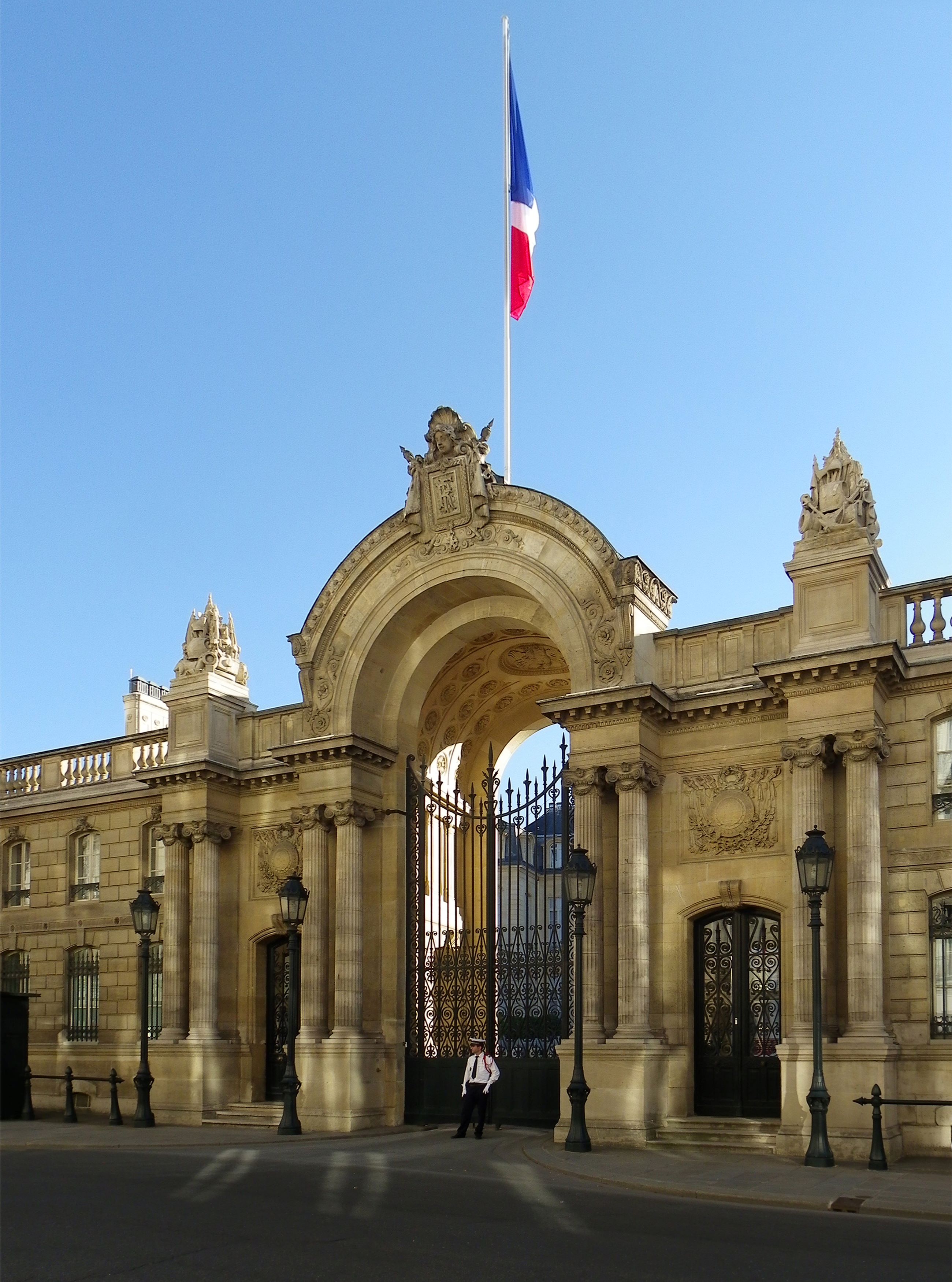Élysée Palace - Honor Gate © Creative Commons/Paris 16