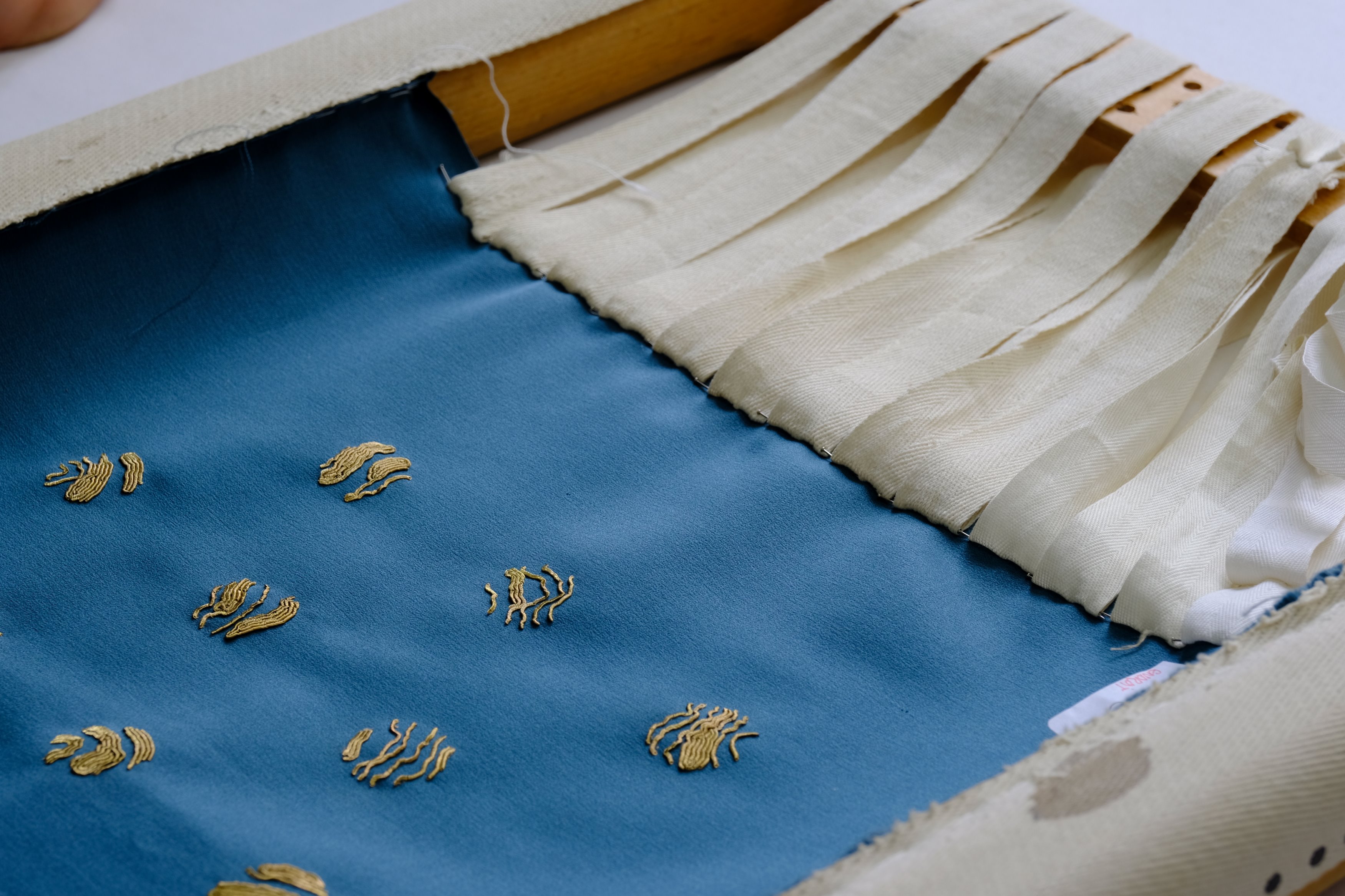 Loom in the workshops of Maison Hurel